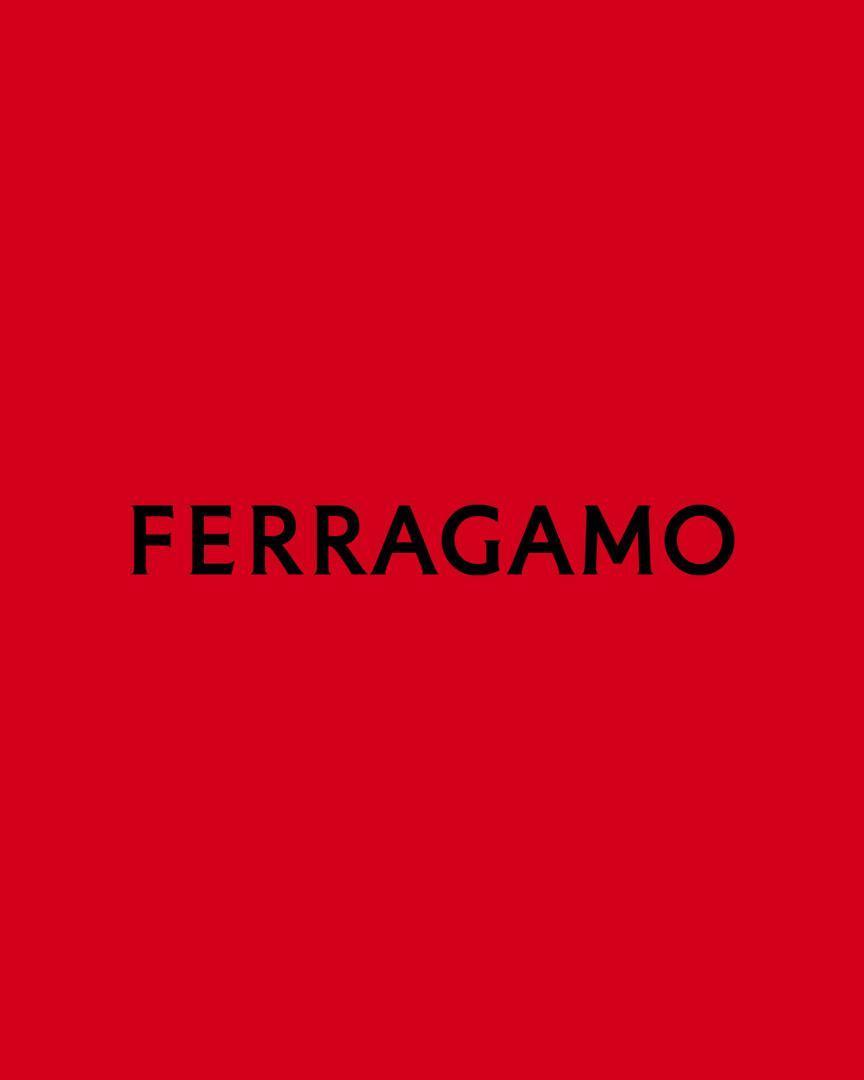 英國著名視覺藝術大師Peter Saville親自操刀字體設計。（翻攝自FERRAGAMO IG）