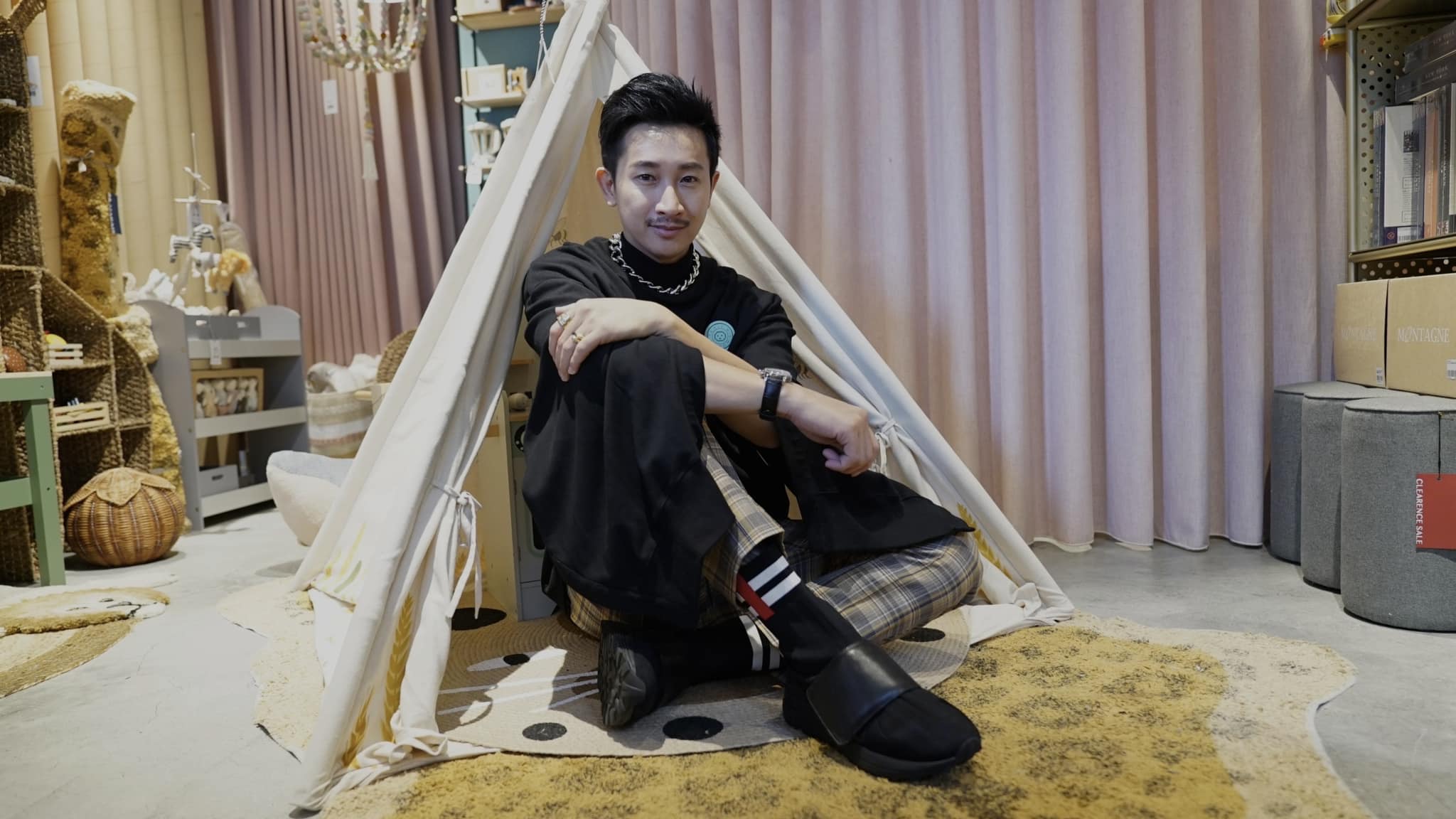 Darren首次擔任廣告導演。（固樂斯智能家居提供）