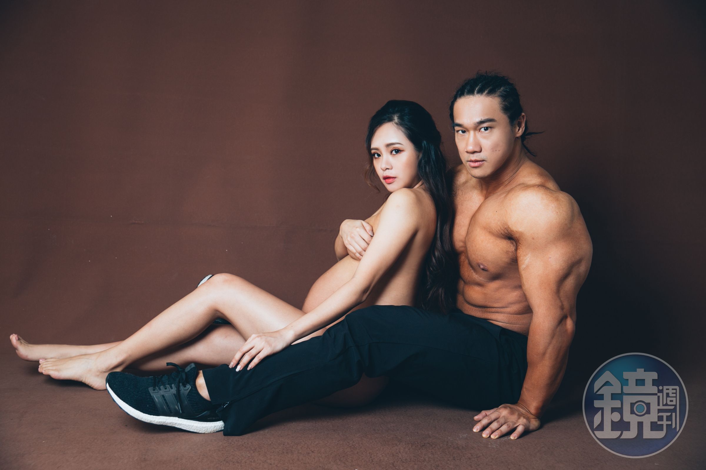 許家豪為了紀念與老婆小花，從求婚至今的浪漫點滴生活，暑假時推出了創作單曲。（300壯士健身房、張傑提供）