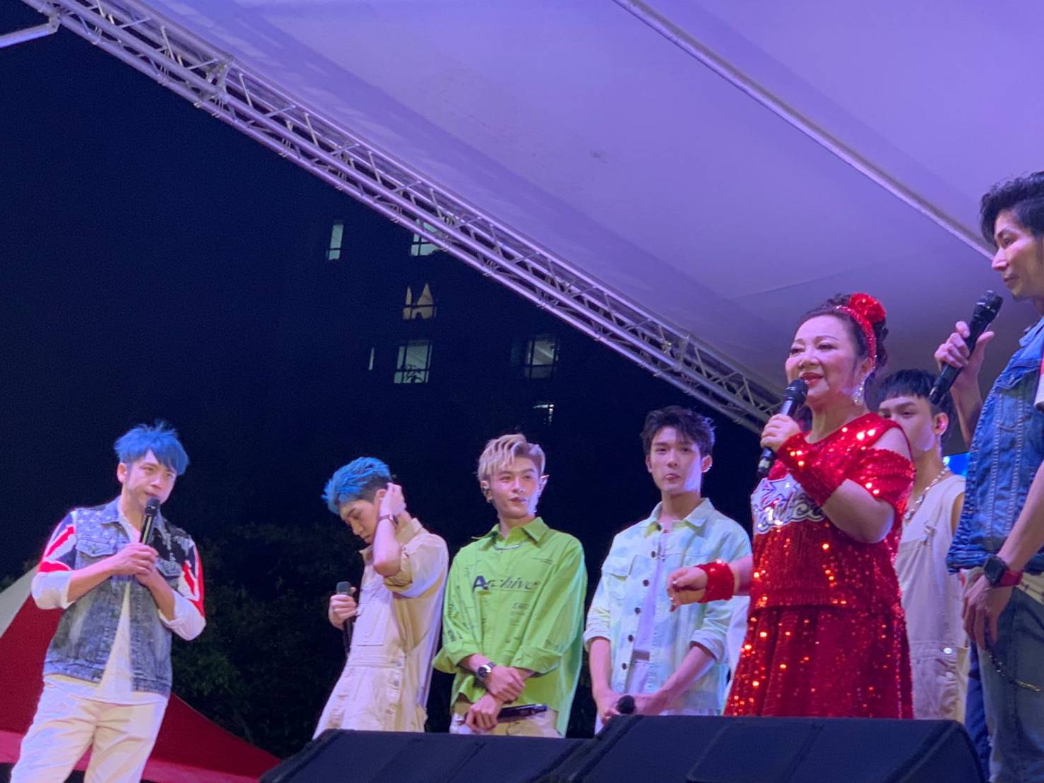 「新北巷弄藝起來」大牌雲集，特別邀請到白冰冰及《我愛冰冰秀》的眾多唱將們一起飆歌。（陳孝志提供）