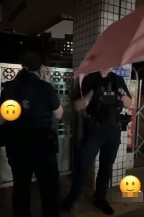 有網友對於這群人動用警察,直呼警察辛苦了。(翻攝自爆廢公社二館)