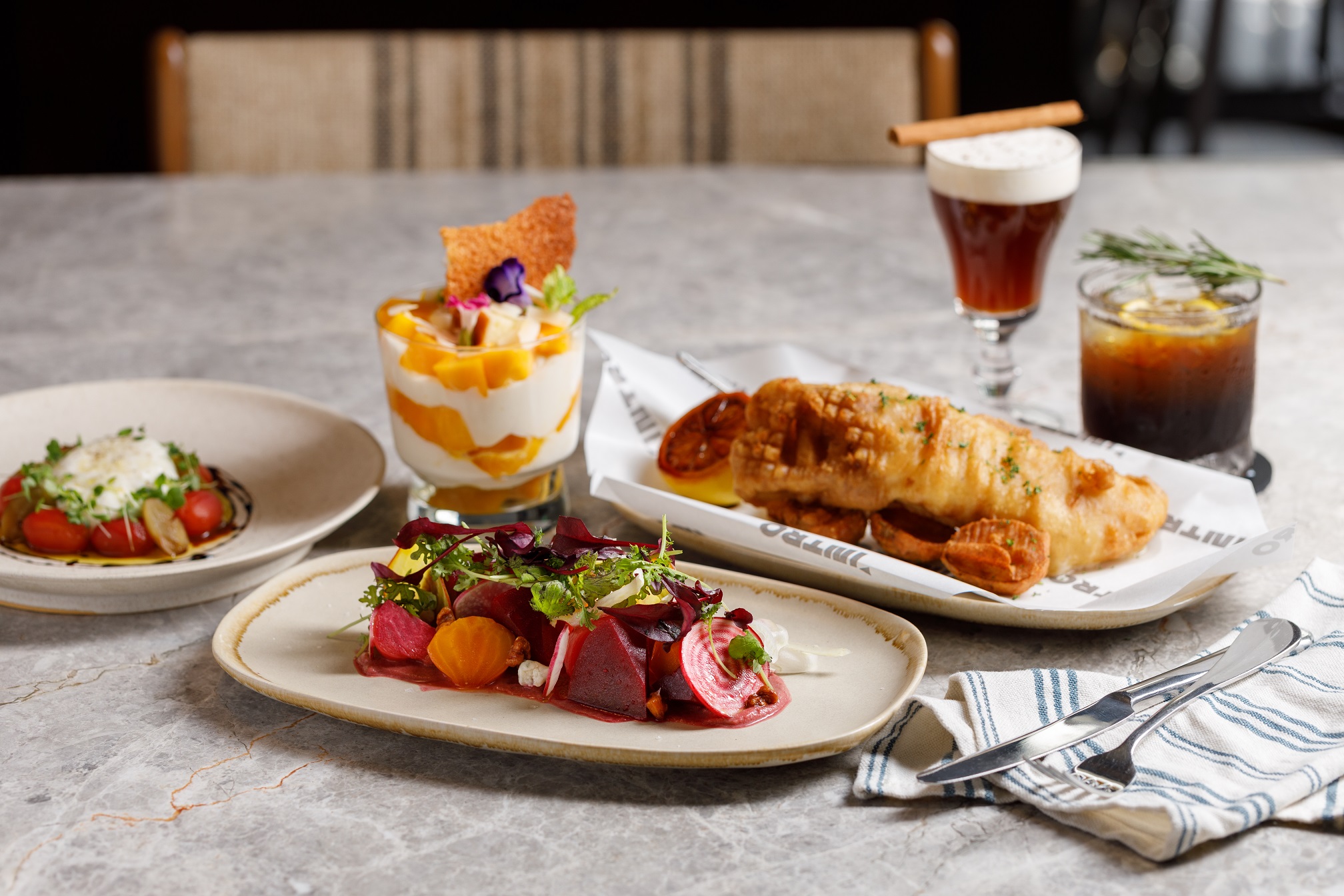 INTRO Kitchen菜色翻玩英式經典元素。