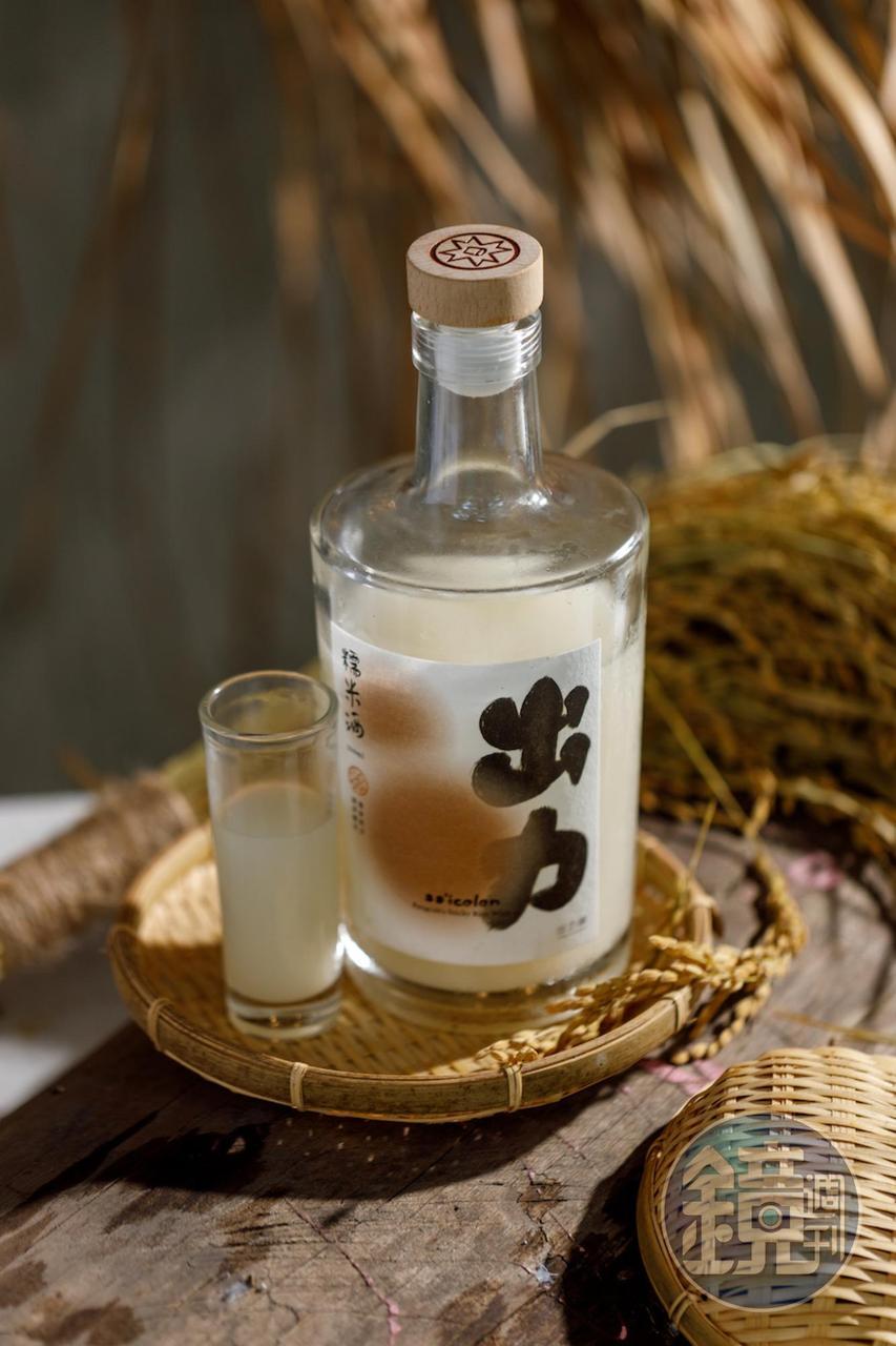 「出力釀糯米酒」甜潤芳醇，尾韻帶有熱帶果物風味。（580元／瓶）