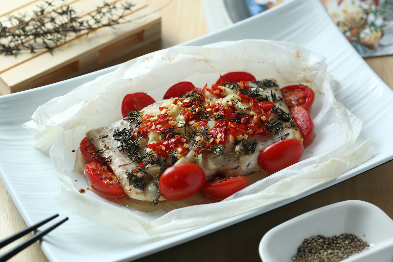 「零失敗紙包魚食譜X鬼頭刀香草經典組」，清蒸的鬼頭刀鮮美乾淨。（999元／組）