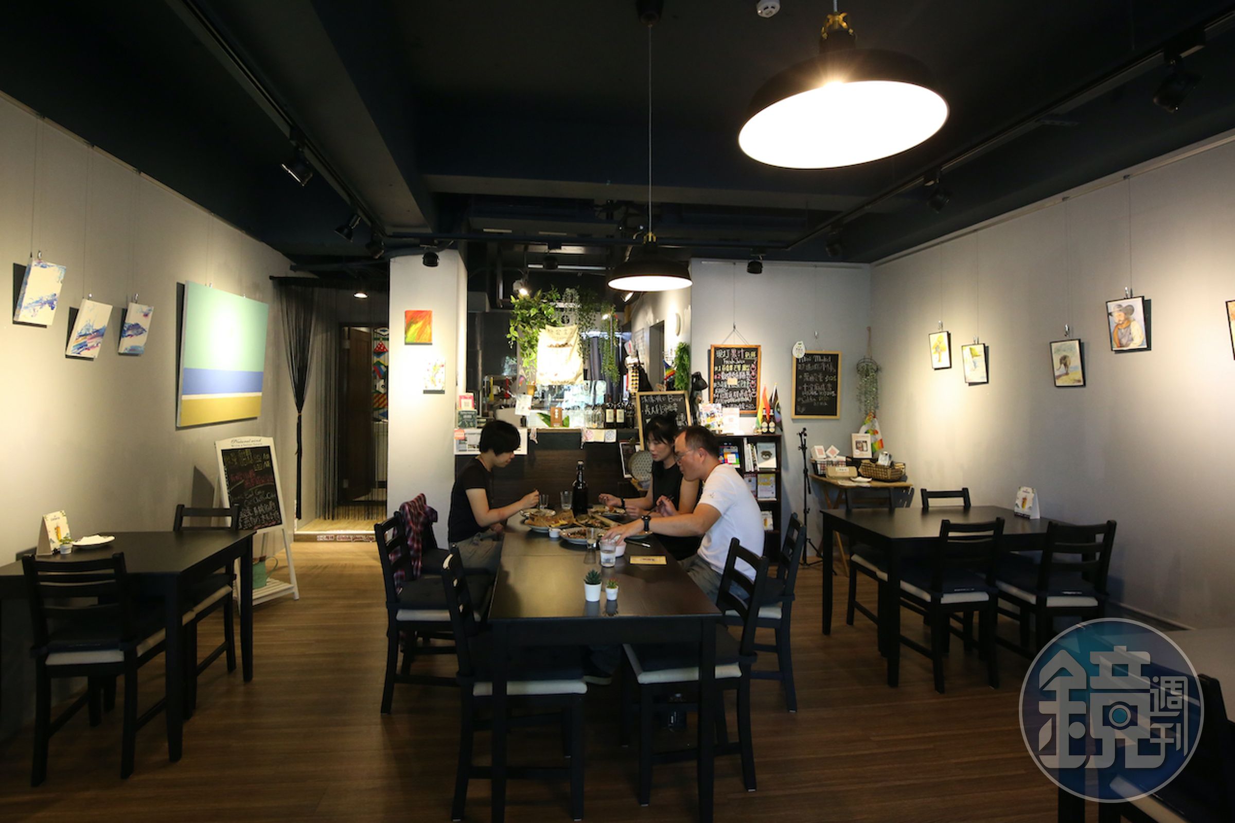 店內餐酒選擇和經營型態都很有個性，像是一座飲食教育基地。
