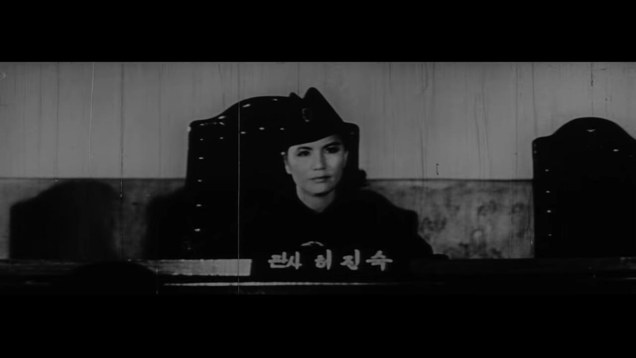 1962年在韓國上映的電影《女法官》是當年少見的女性視角作品,上映後獲得了熱烈迴響。(翻攝自韓國古典電影YouTube頻道)