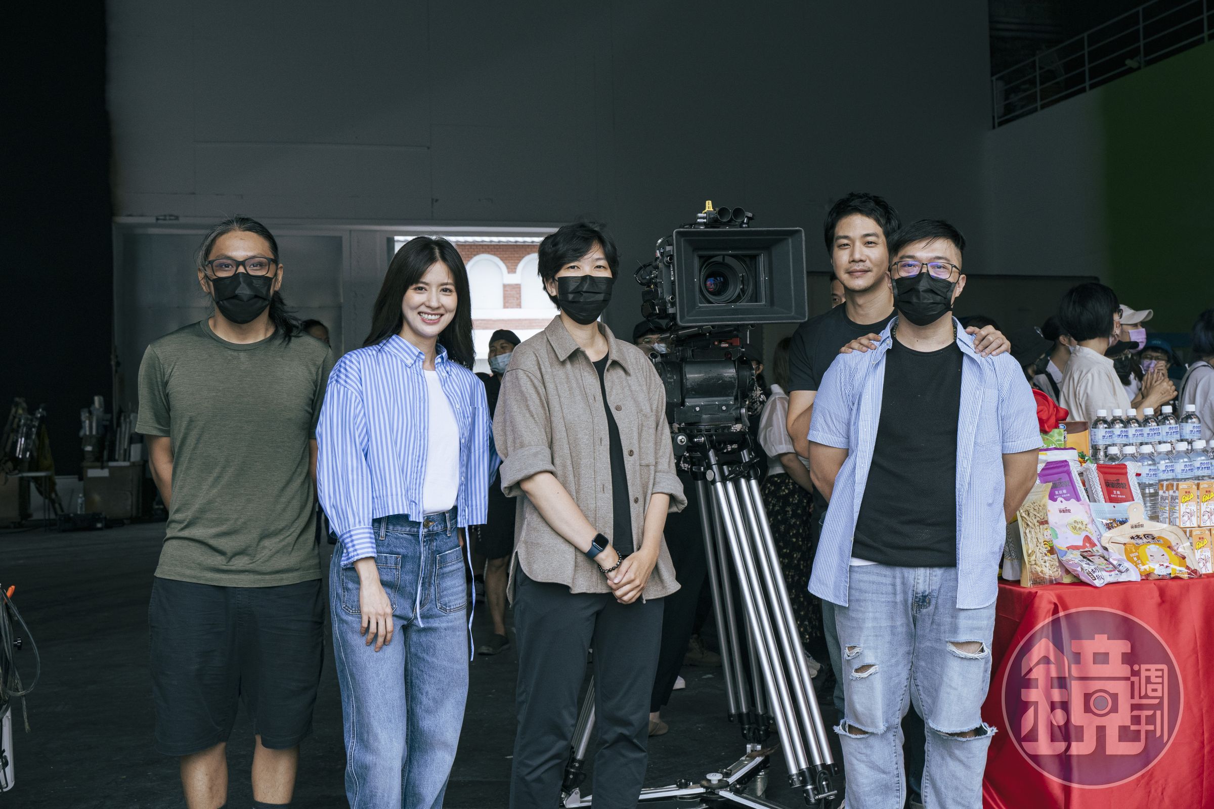《死了一個娛樂女記者之後》攝影指導陳勝吉、林予晞、導演梁秀紅、薛仕凌、導演吳旻炫是全新組合。（鏡文學提供）