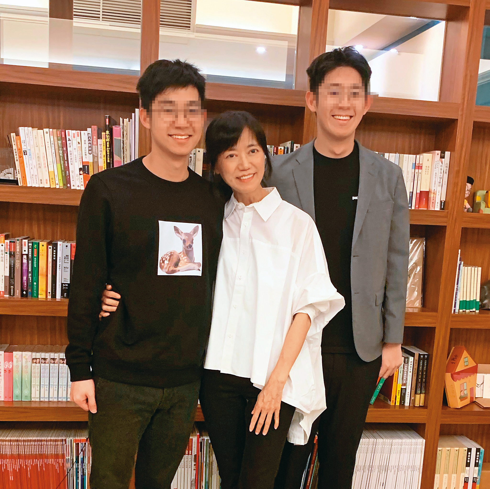 蘇麗媚從小與兩個兒子養成「讀」書習慣。（翻攝自夢田影像臉書）