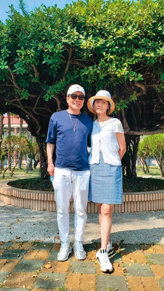 蘇麗媚（右）打造個人事業，老公張榮華（左）一路支持。（翻攝自蘇麗媚臉書）