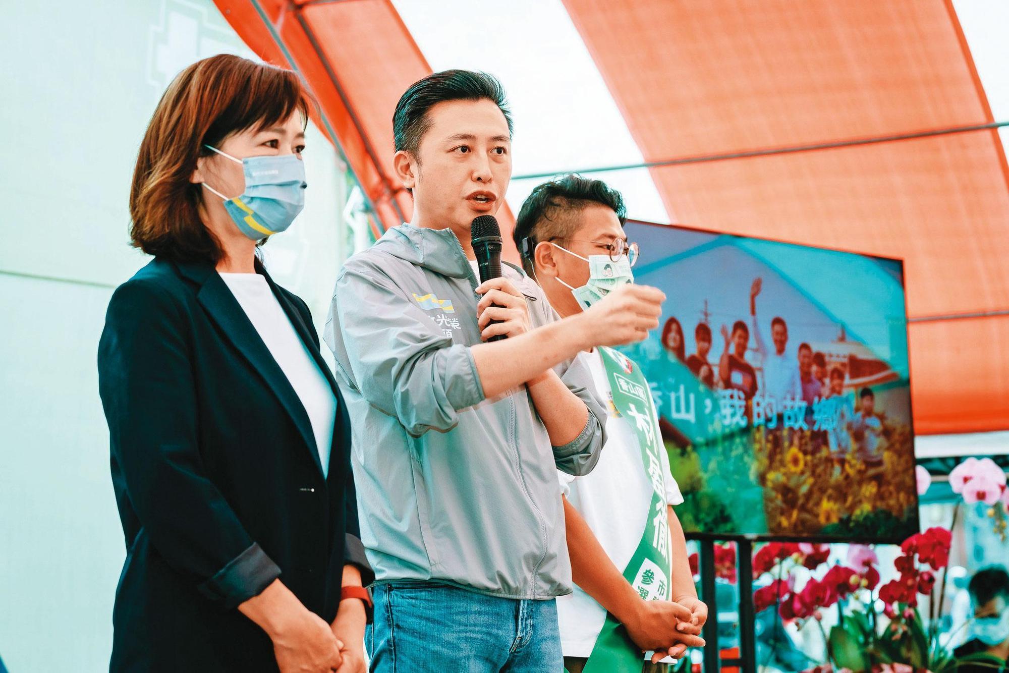 身陷論文抄襲風波的前新竹市長林智堅近日復出，出席民進黨新竹市長參選人沈慧虹的競選活動。（翻攝林智堅臉書）
