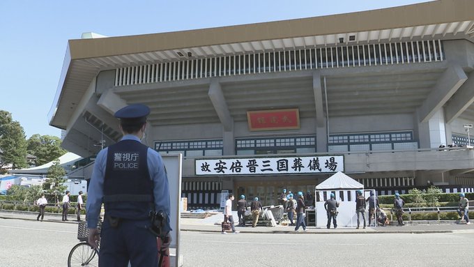 安倍的國葬會場在今日已陸續布置完畢。（翻自推特）