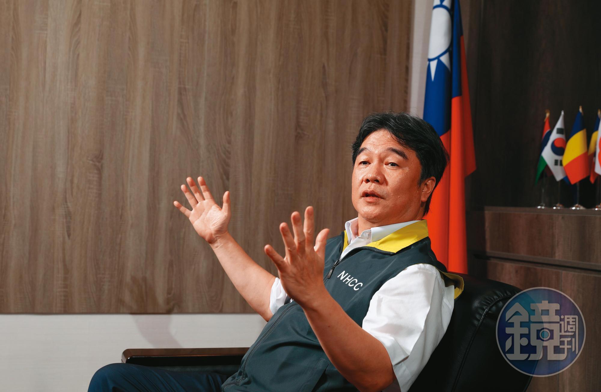 王必勝說,今年秋冬能否進一步鬆綁其他防疫規範,關鍵在於是否出現新的變種病毒。