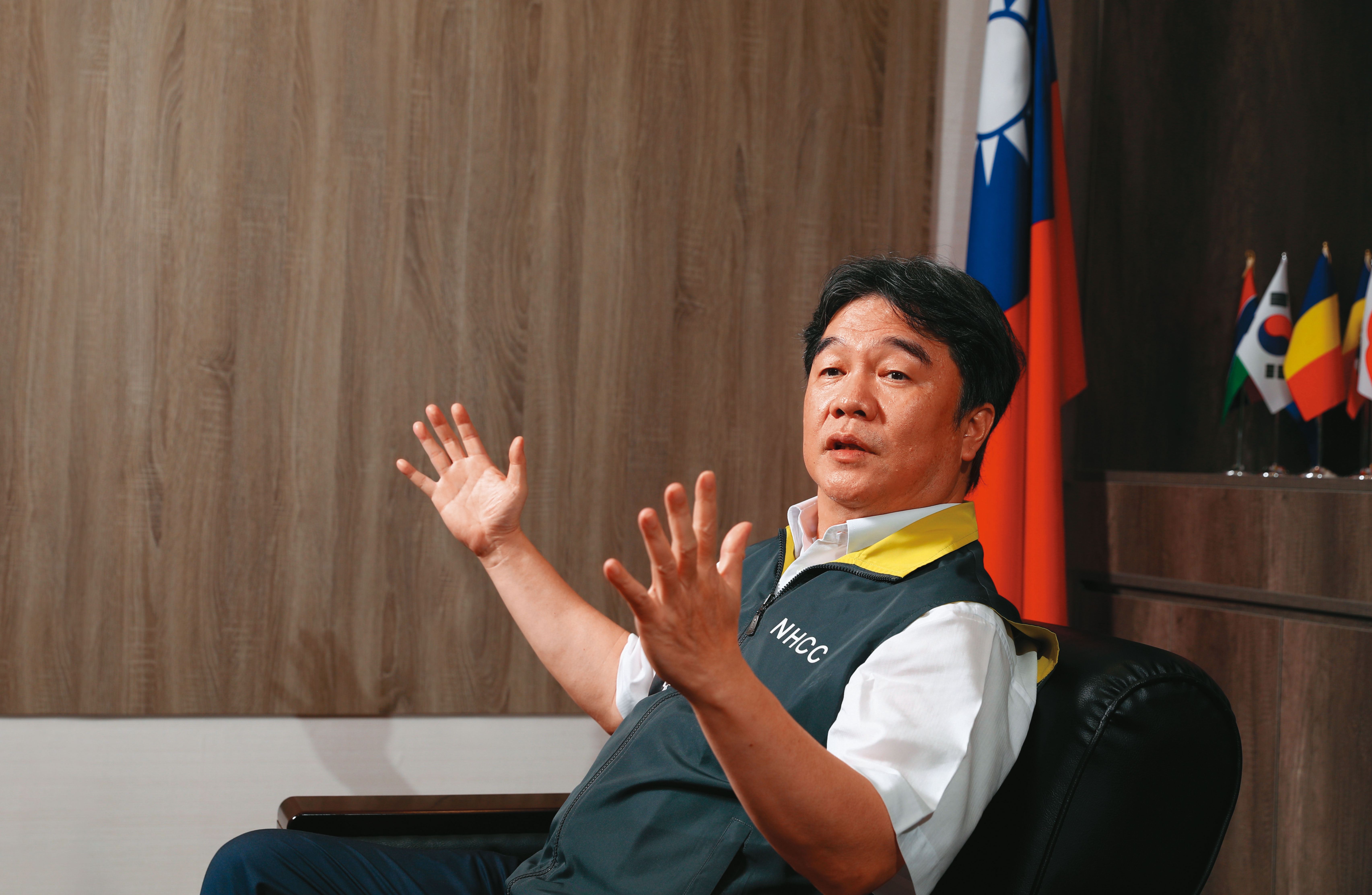 王必勝說,今年秋冬能否進一步鬆綁其他防疫規範,關鍵在於是否出現新的變種病毒。