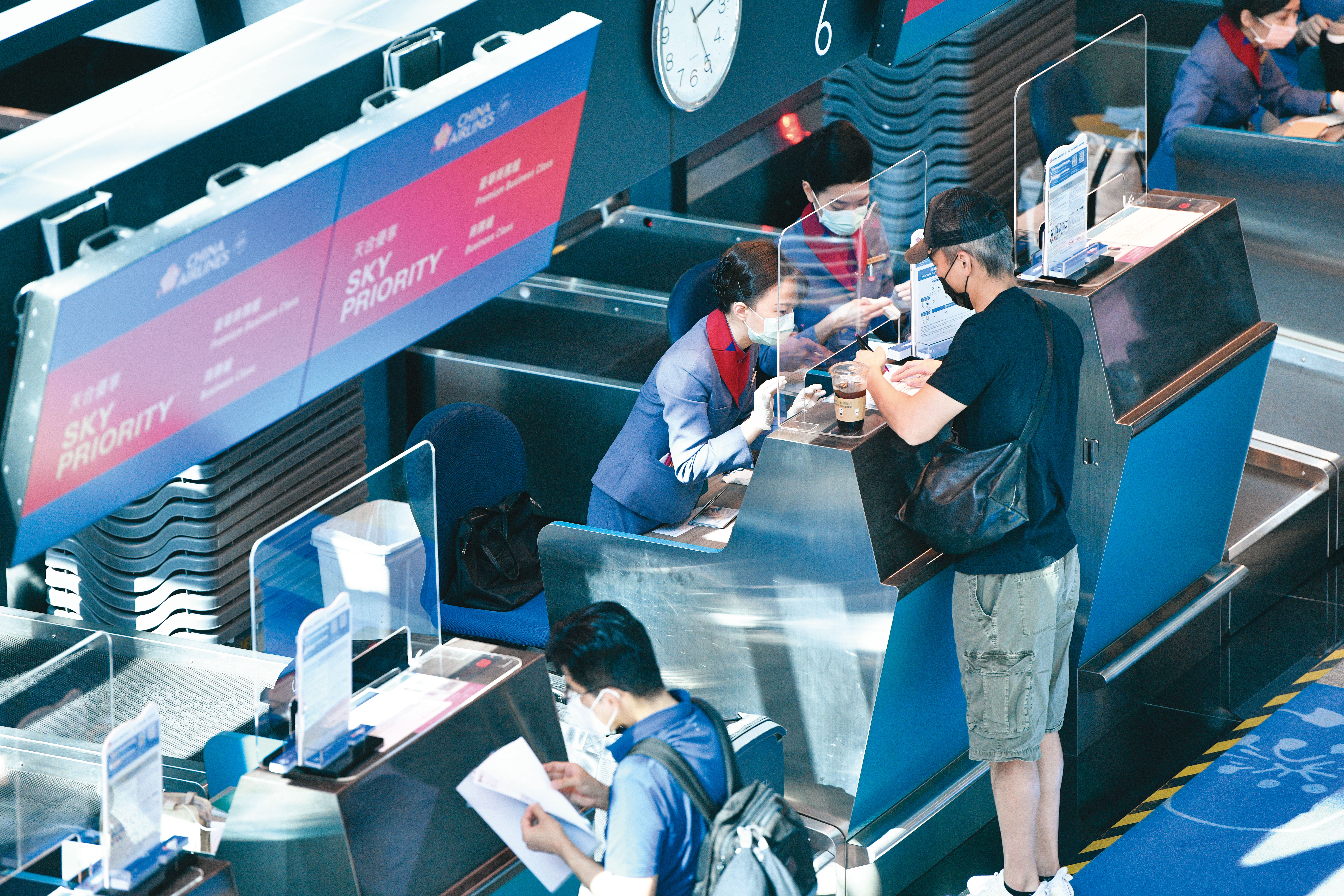 邊境即將逐步解封，入境者最快10月13日起不必再居家檢疫隔離。