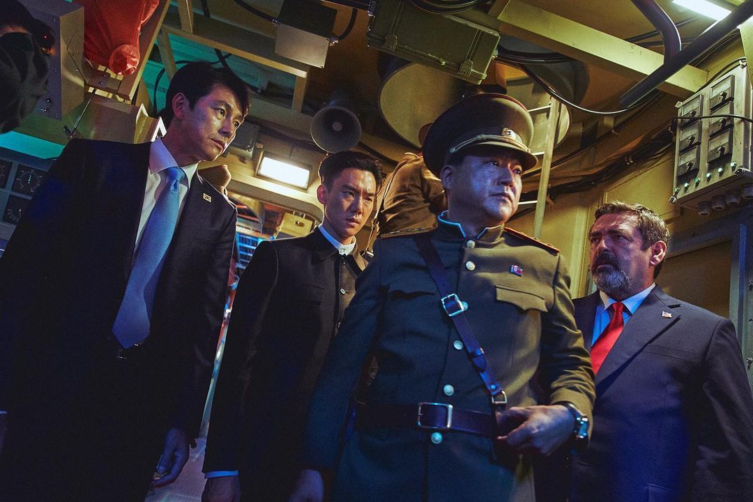 郭到元在《鋼鐵雨：深潛行動》與鄭雨盛、柳演錫合作。（網路圖片）