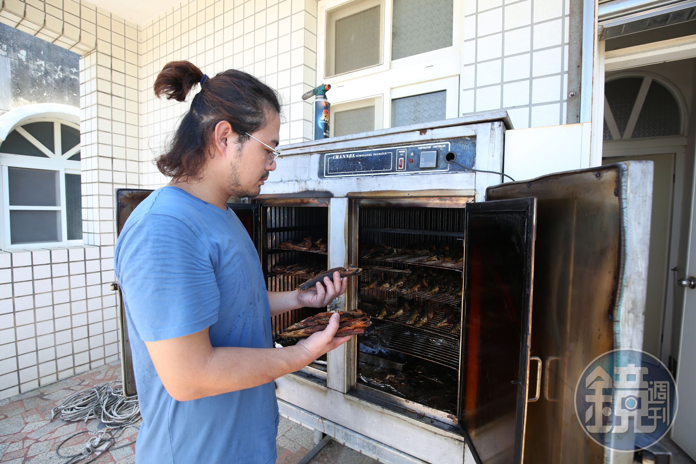 主廚李家維為窮究海鮮之美，跑到生態魚塭「邱家兄弟」學習養殖，也讓邊角食材經由加工升級，他的料理兼顧珍惜食材以及對食用者的心意。