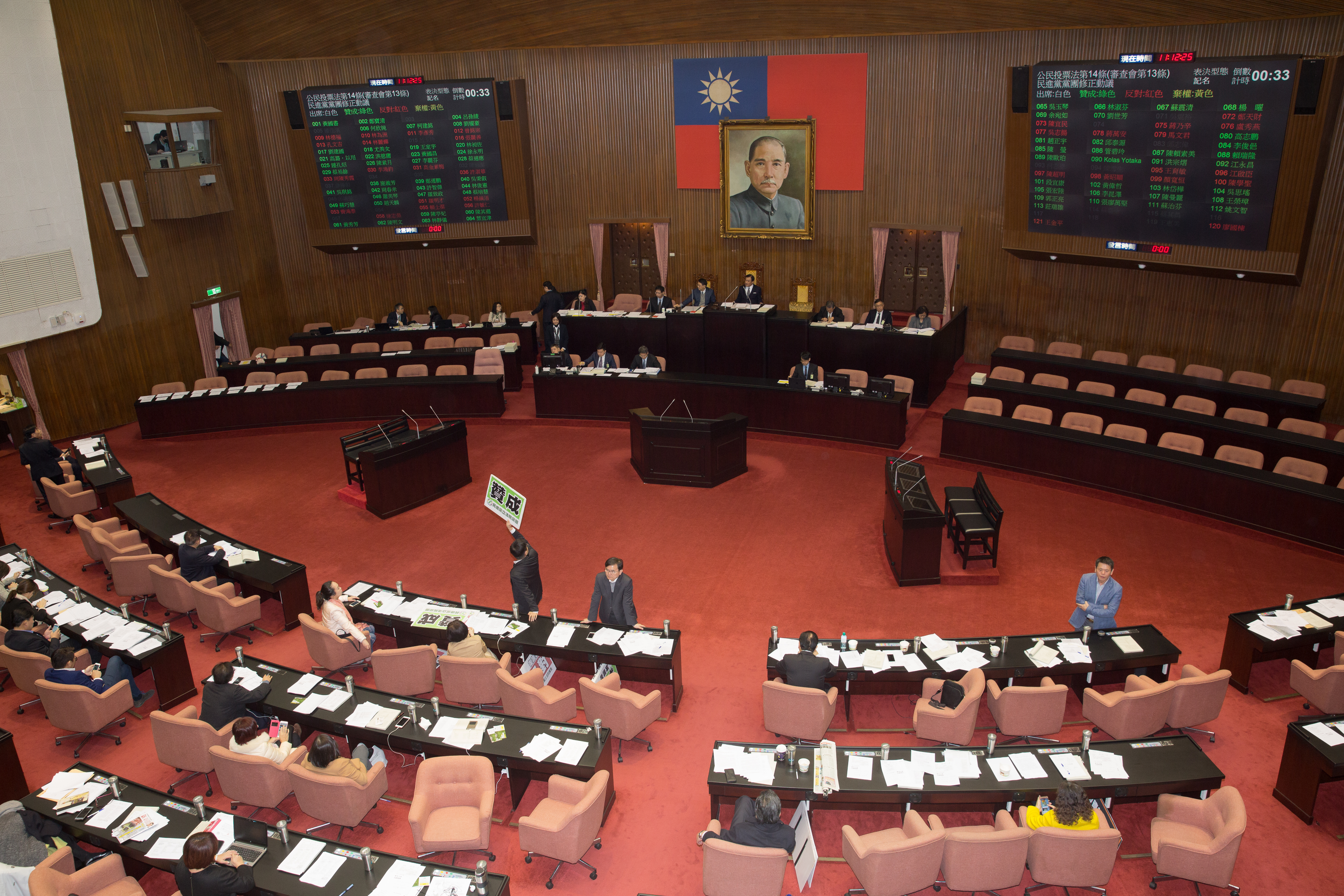 議多年的《菸害防制法》，民進黨力拼本會期過關。