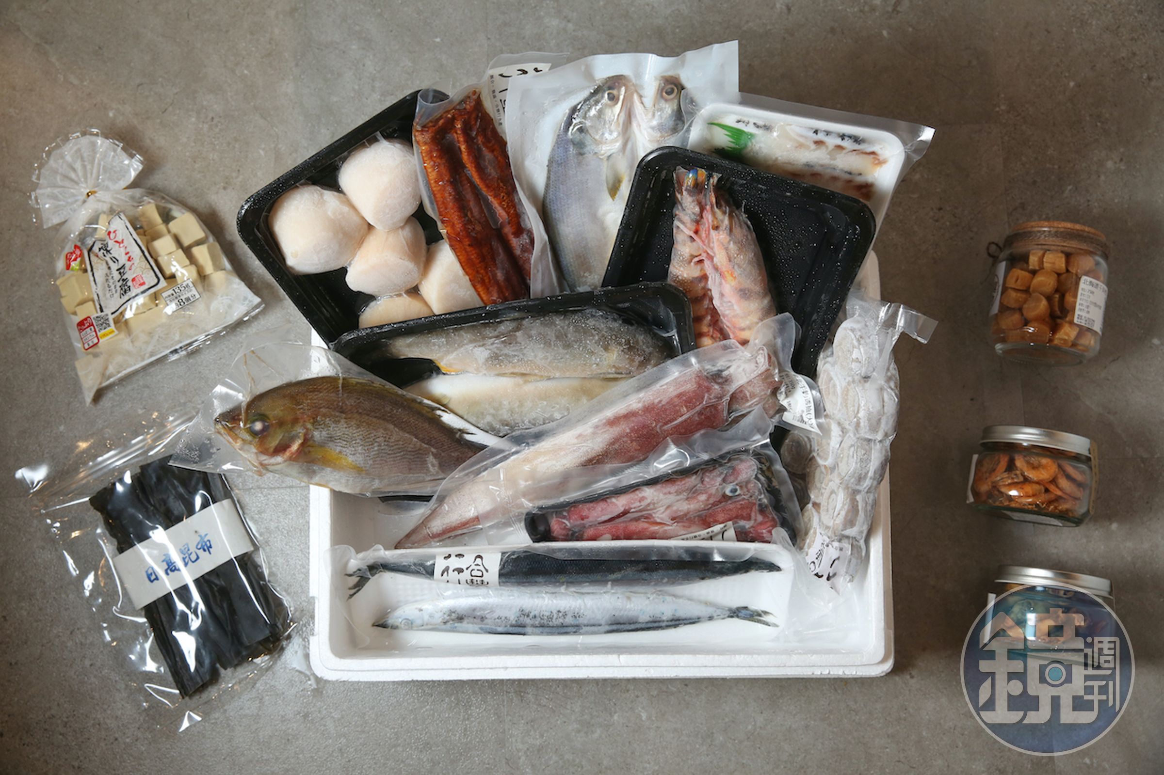 冷凍宅配到家的「客製化海鮮懶人箱」可自組生魚或即食海鮮。（依單品定價，圖中拍攝約4,810元／箱）