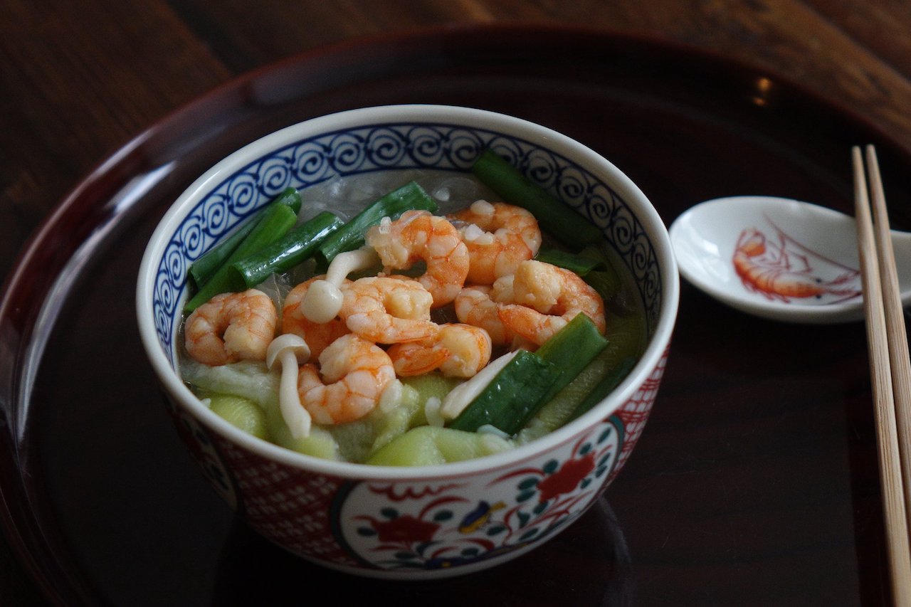 生態養殖品牌「邱家兄弟」以冷凍宅配到家的去殼白蝦，回家方便料理。