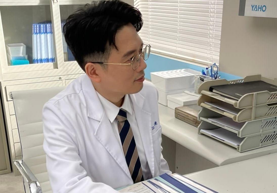 江坤俊常常分享碰到臨床個案的故事，正向、樂觀的態度讓許多網友都受到感動。（翻攝自江坤俊臉書）