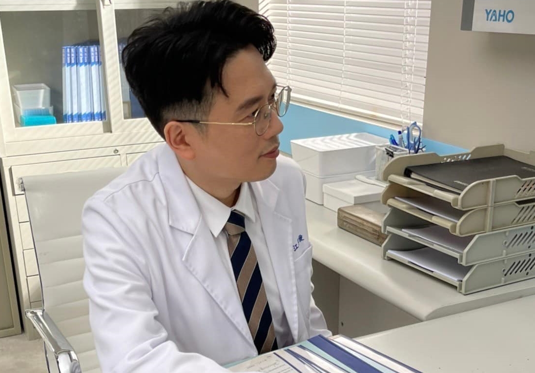 江坤俊常常分享碰到臨床個案的故事，正向、樂觀的態度讓許多網友都受到感動。（翻攝自江坤俊臉書）