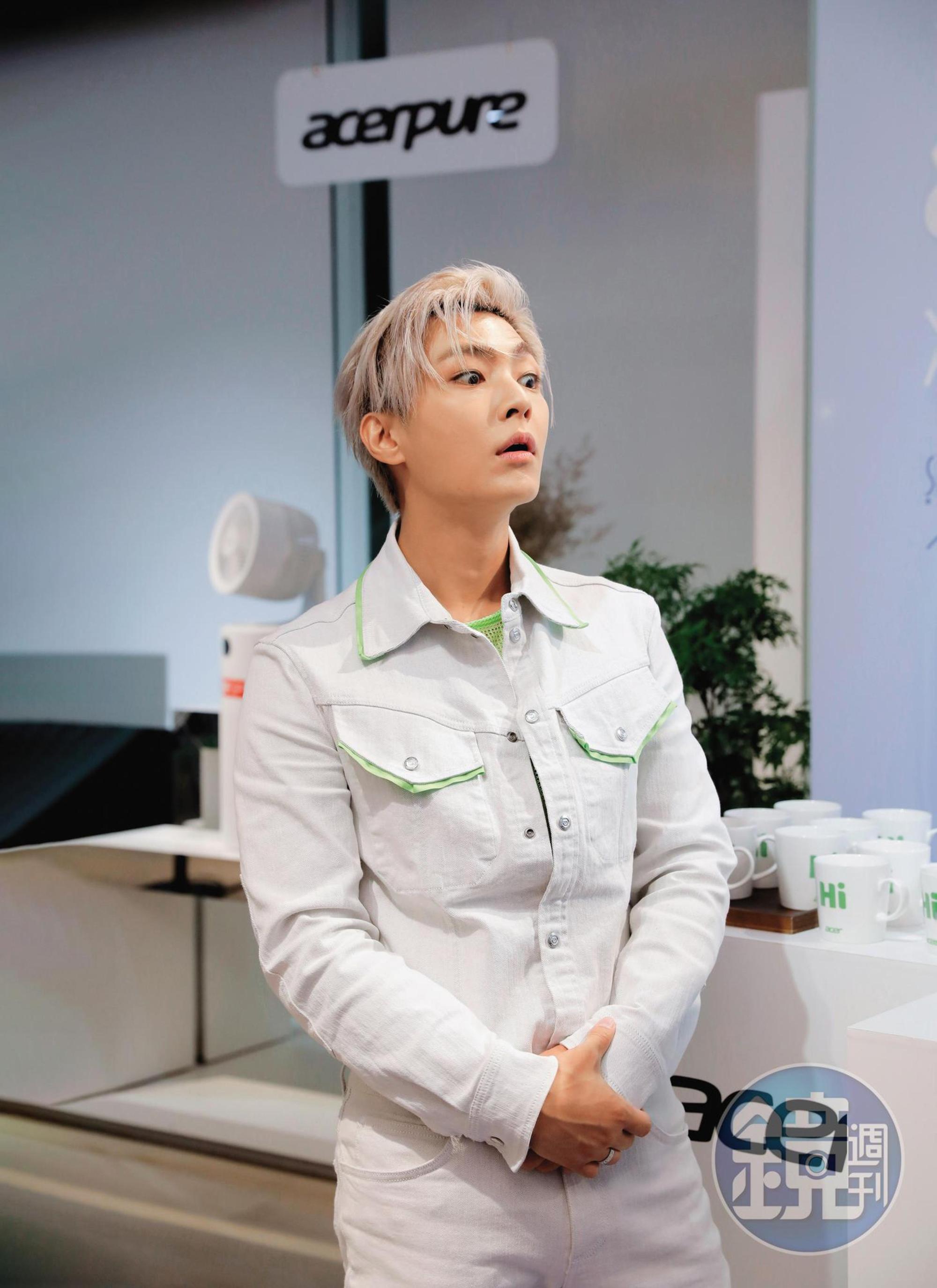 炎亞綸被譽為被唱歌耽誤的地質「先知」，想不到也是凸起一大包（右圖）的「鮮汁」。（驚）