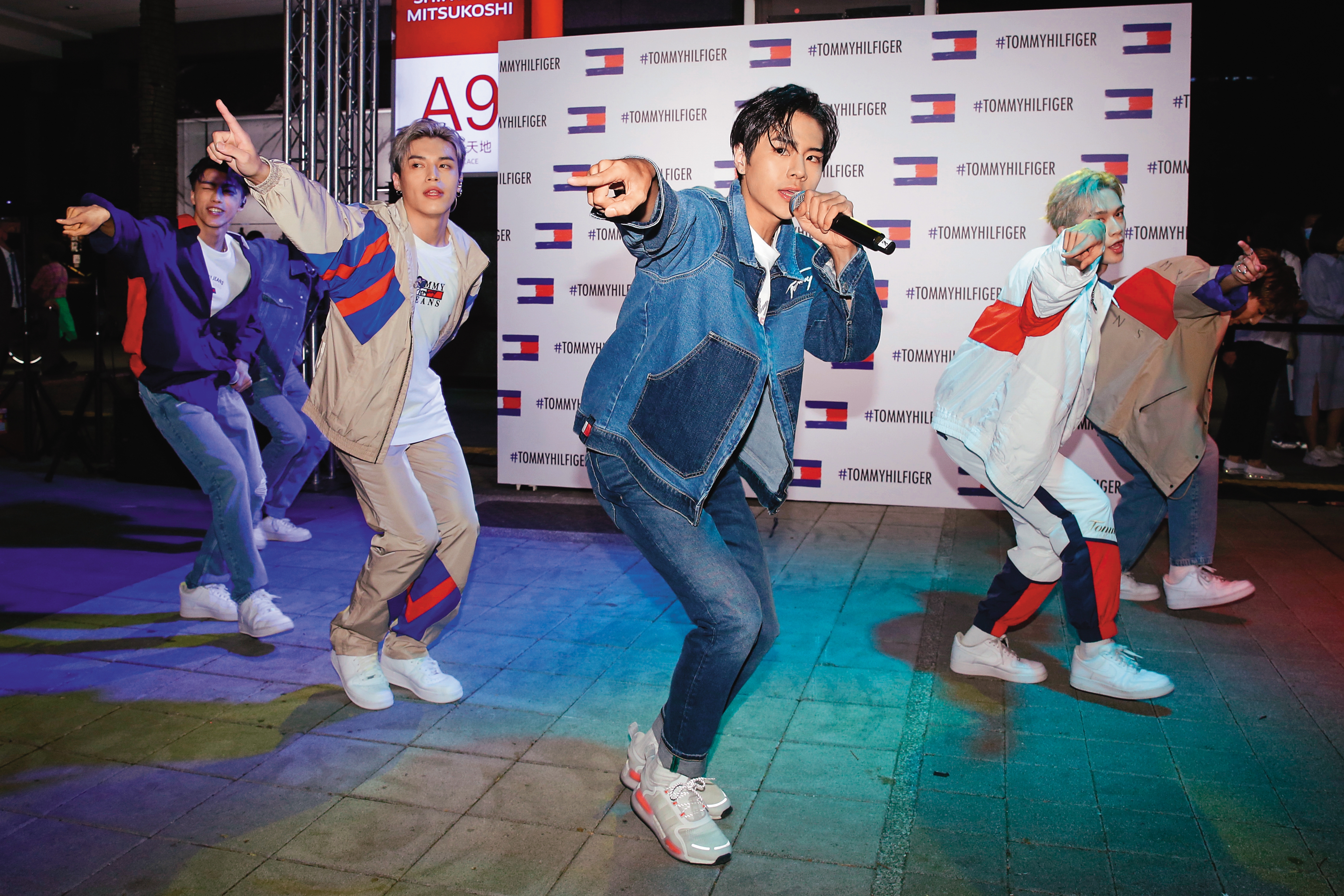 所謂「呷幼齒顧目睭」，常看林佳辰（左三）這些Ozone小鮮肉，最近大家的視力都變好了吧？（丟眼鏡）