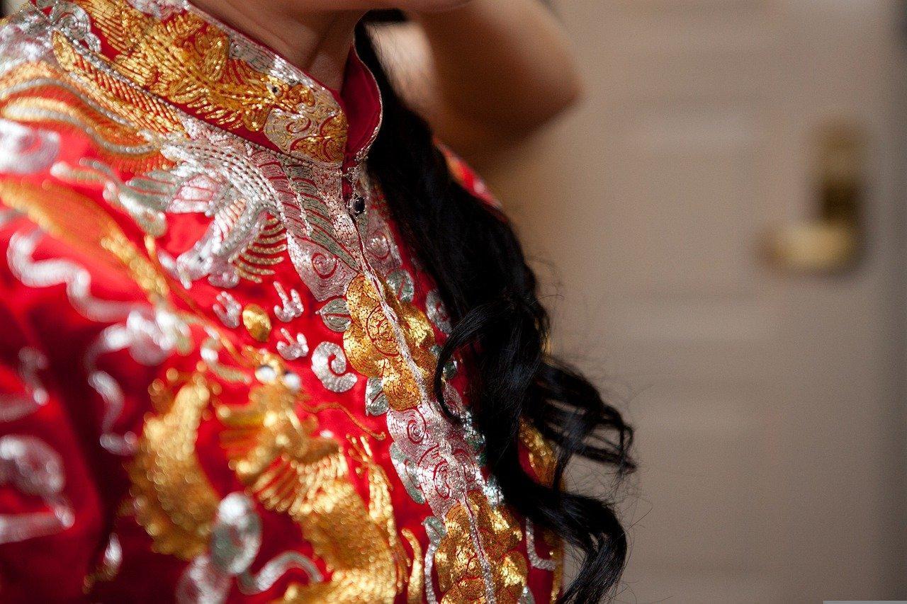 準人妻發問「媳婦進門前要去公婆屋裡睡一晚，以後才不會爬牆」，真的有這種說法嗎？（示意圖，pixabay）
