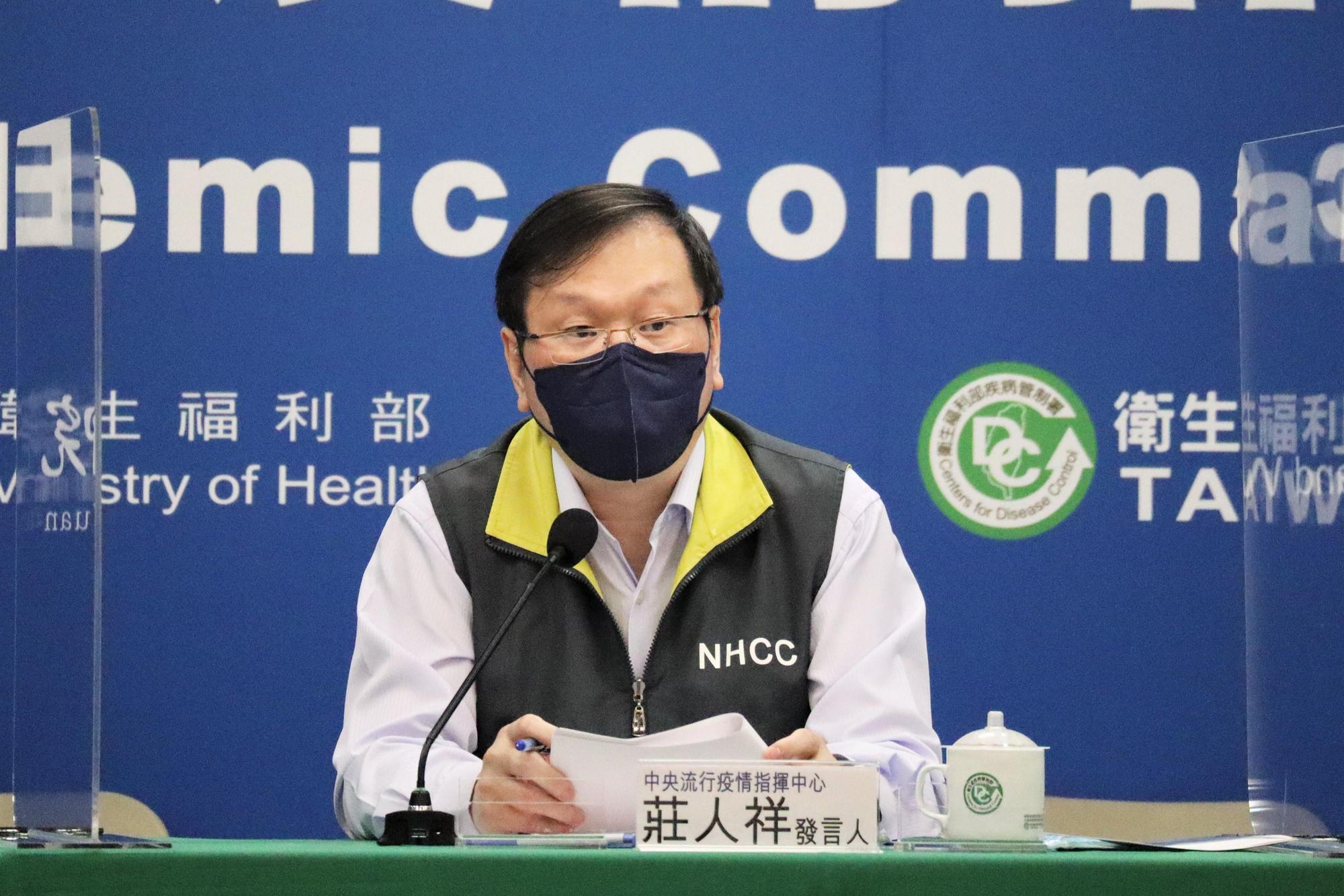 莊人祥說明警專流感群聚事件。（指揮中心提供）