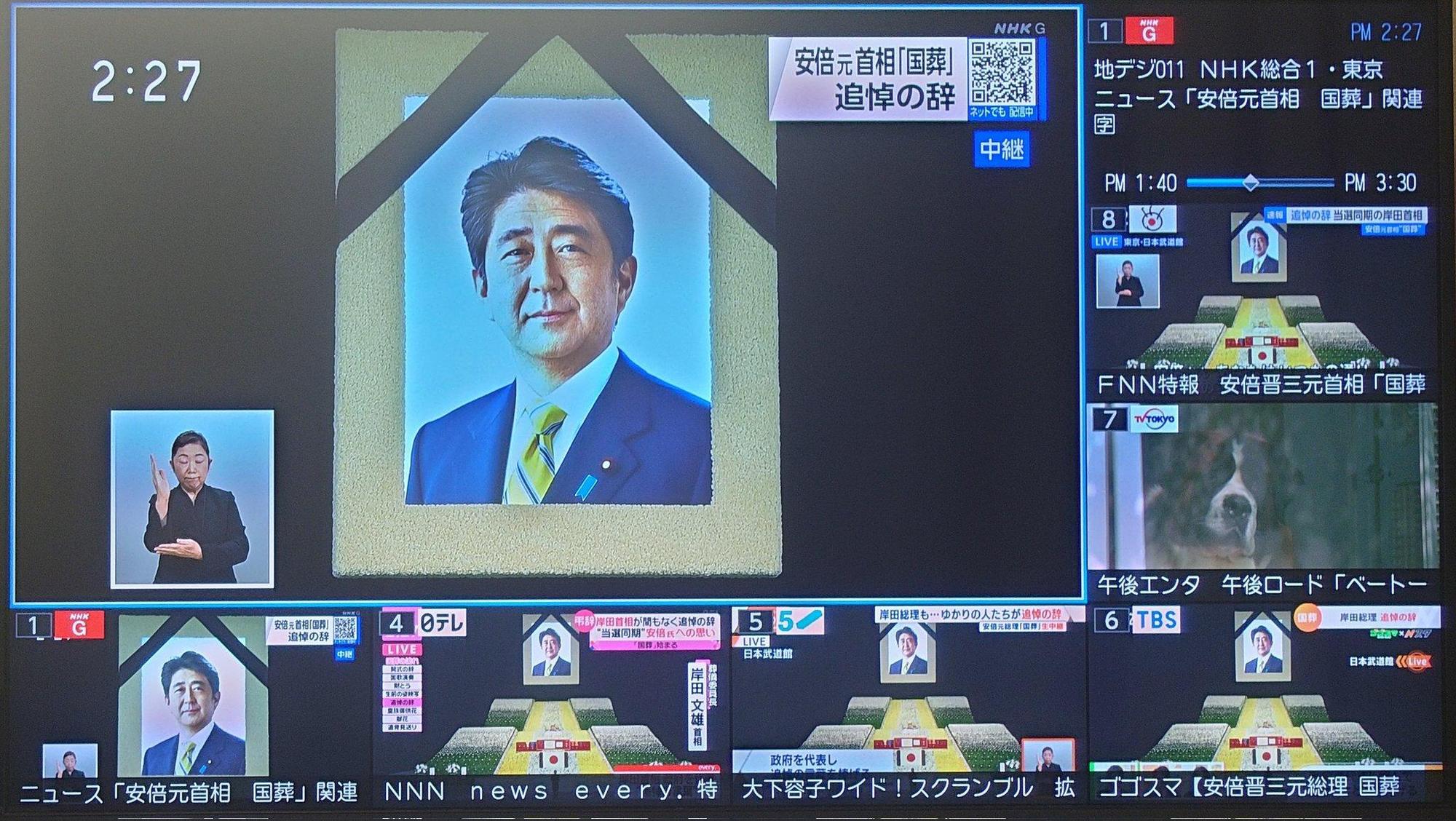 今日是日本前首相安倍晉三的國葬，各大電視台都在直播現場畫面，唯獨東京電視台在播放狗狗電影。（翻攝自推特）