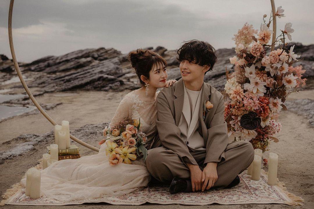 梶田冬磨（右）和青木菜花（左）因戀愛實境秀相愛結婚，並且去年生下一女。（翻攝自梶田冬磨IG）