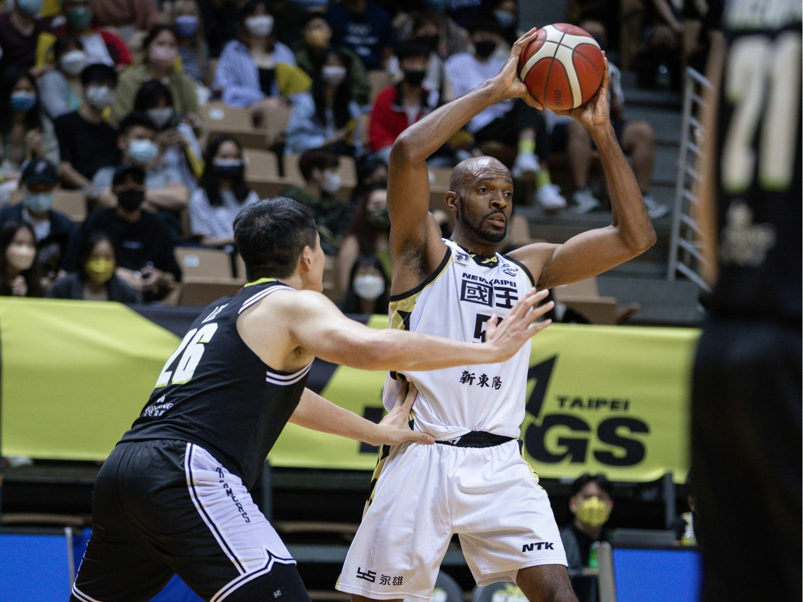 2013年就歸化為台灣籍的戴維斯，近日卻陷入其身分是否要歸為洋將之爭議。（翻攝自新北國王隊臉書）