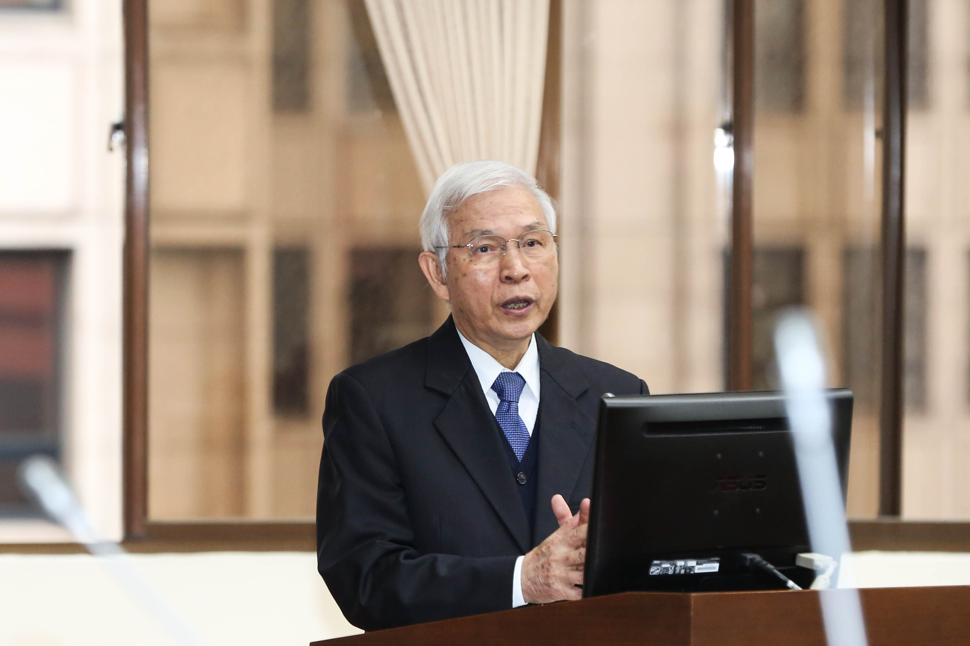 面對若外資短期大舉撤離，楊金龍回應，屆時央行會在必要時外匯管制手段。（本刊資料照）