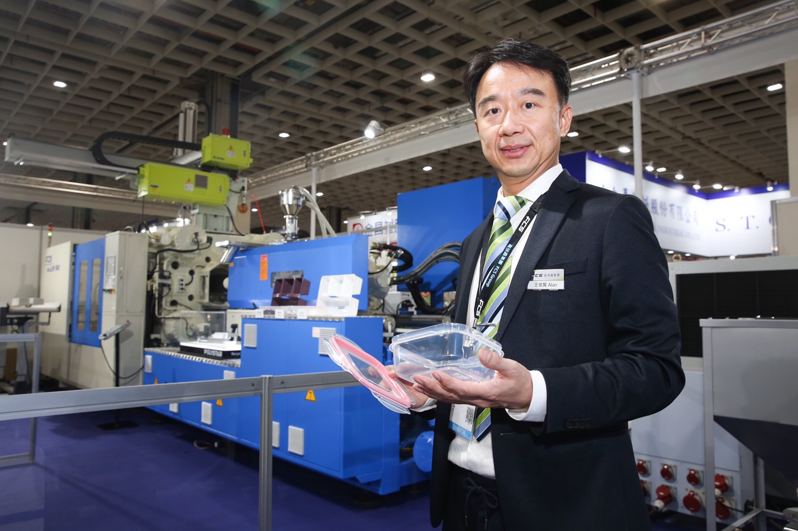 富強鑫執行長王俊賢表示，受惠電動車應用推升輕量化塑膠件需求，訂單已滿到年底，汽車零配件訂單能見度已看到明年第4季。