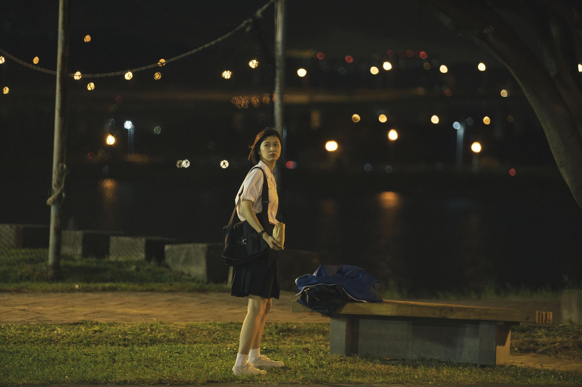 2 江宜蓉《童話.世界》飾演愛上狼師的高中女生，表現大有突破。（傳影互動）