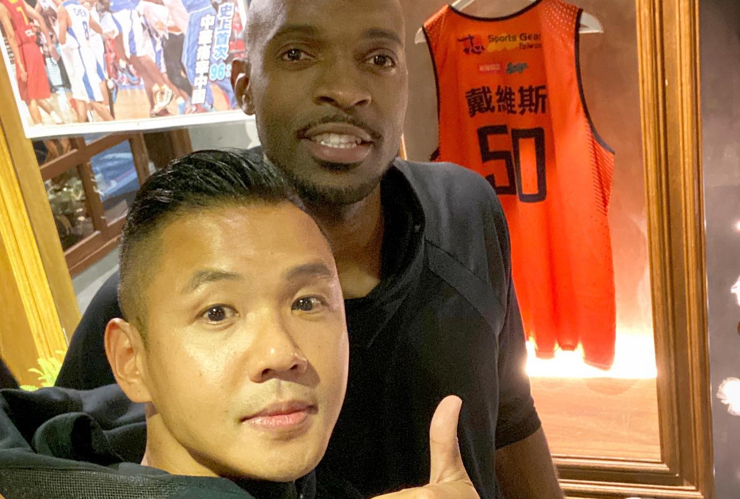 戴維斯恐將被PLG列為洋將事件引發熱議，「黑人」陳建州昨晚po出5字公開表達自己的立場。（翻攝自陳建州臉書）