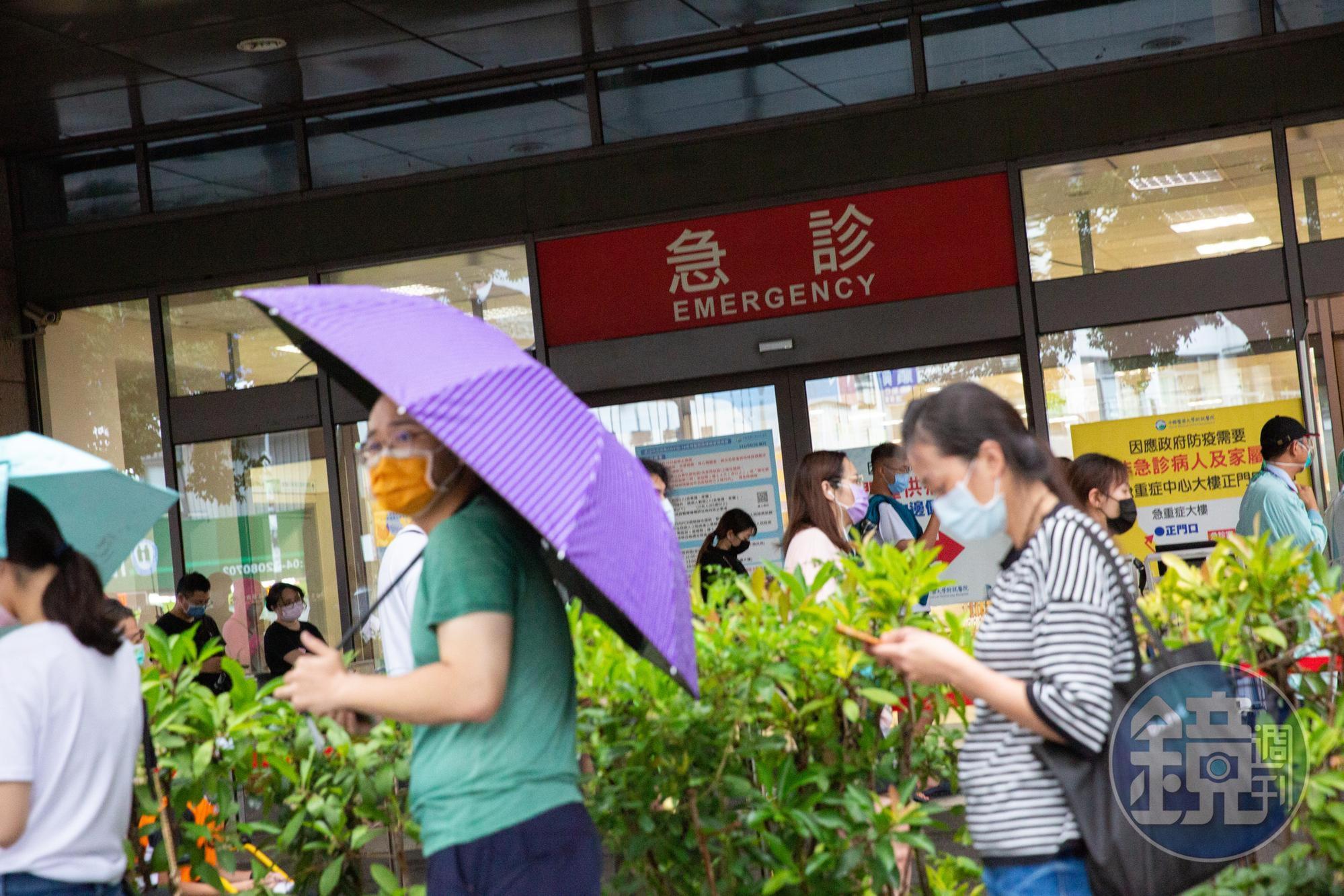 台灣逐步解封後，兒童各種感染症可能在冬天齊發，不過謝宗學醫師表示，「不用等到冬天，現在秋天的兒童急診已經開始人滿為患」。（示意圖，本刊資料照）