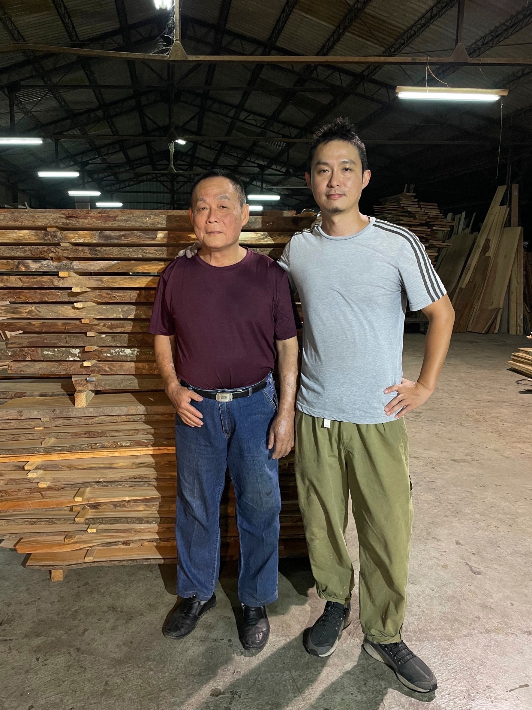 導演詹凱迪（右）與父親合作打拚事業。（詹凱迪提供）