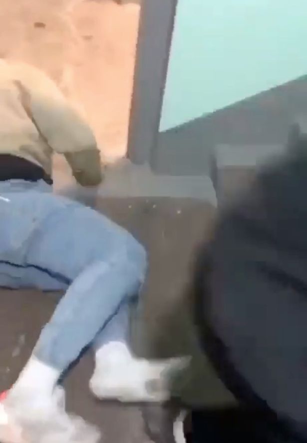 俄男當場痛不欲生。（翻自推特）