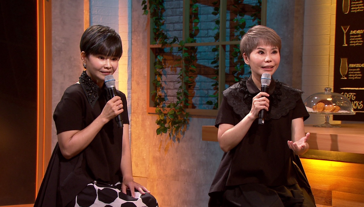 詹雅雯笑說，自己和妹妹剛出道時長的很俗。（年代MUCH提供）