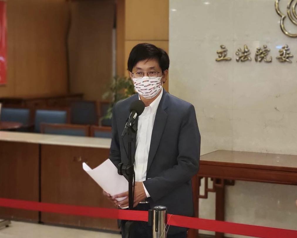 蔡適應回應，黃國昌指的土地標售是國民黨就訂定的政策方向，主責是新北市政府，自己完全都沒有參與。（翻攝自蔡適應臉書）