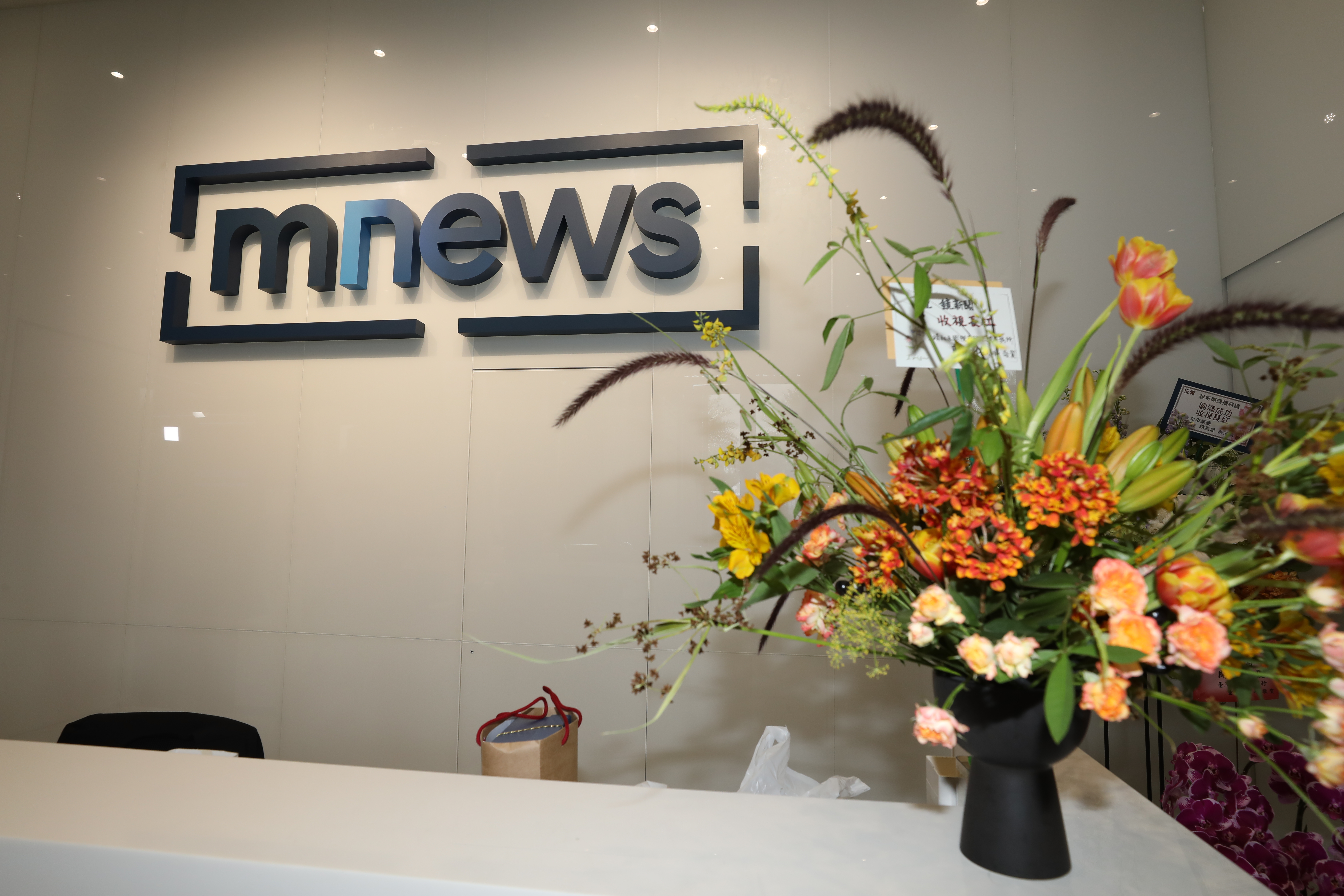 鏡電視前董事長陳建平表示股東會完整錄音檔約2小時，鏡電視股東裴偉表示股東會僅24分29秒。圖為鏡電視。