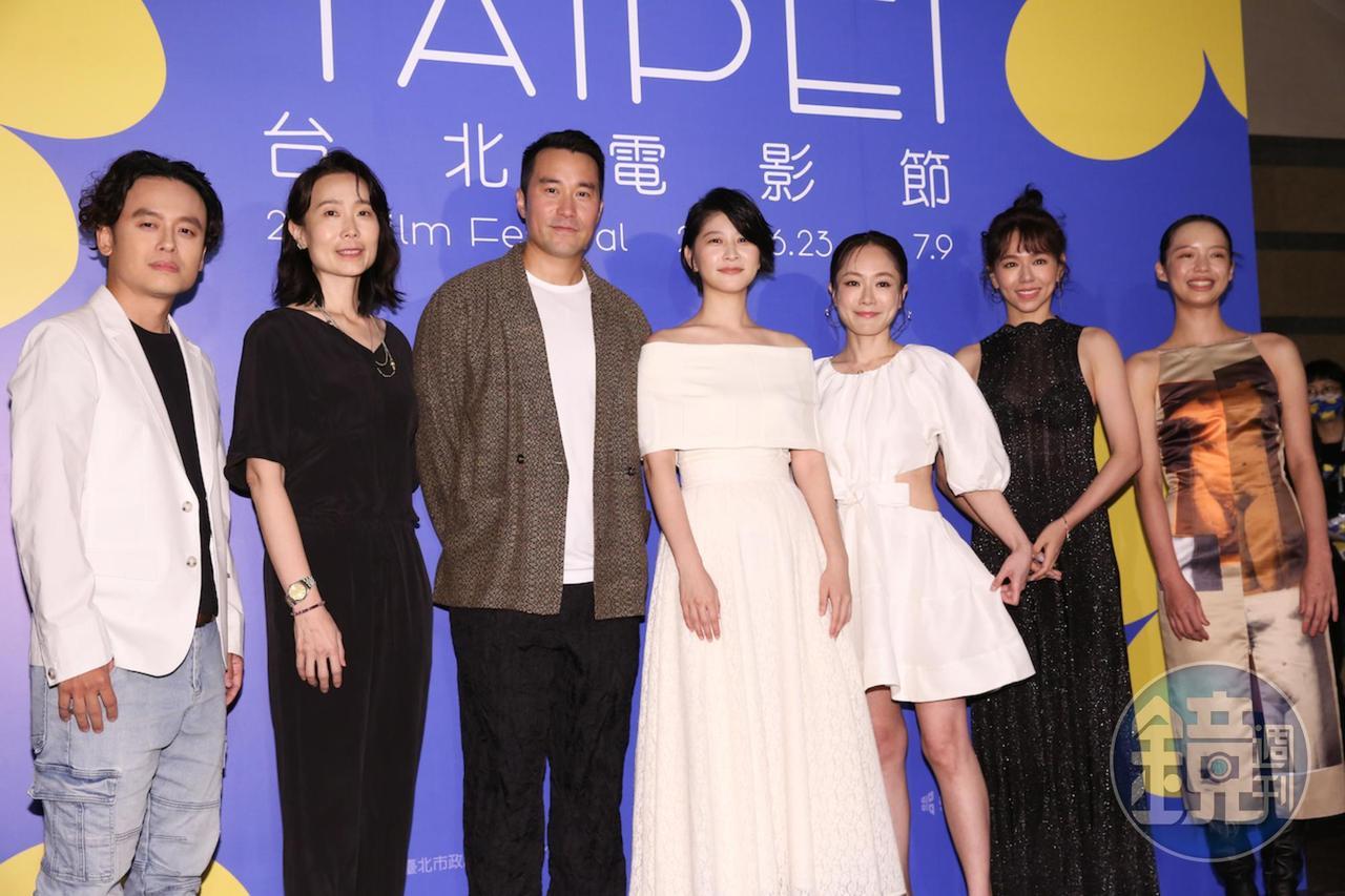 導演唐福睿(左起)、監製麻生汶與主要演員張孝全、江宜蓉、尹馨、夏于喬、王渝屏等出席台北電影節閉幕活動。(本刊資料照片)