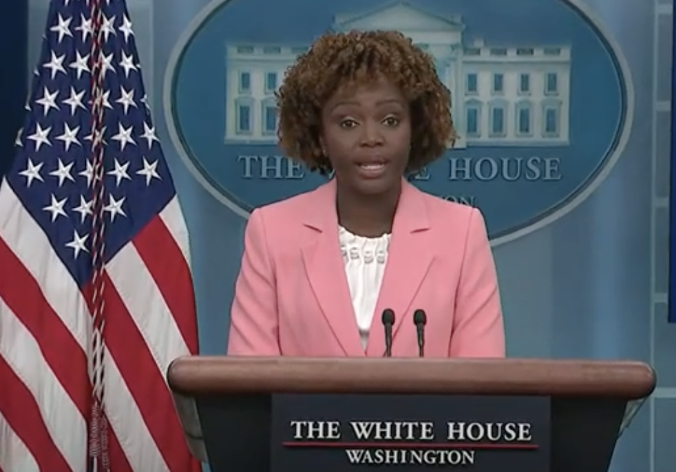 白宮發言人尚皮耶（Karine Jean-Pierre）表示，美國永遠不會承認俄羅斯非法意圖。（翻攝The White House Youtube）