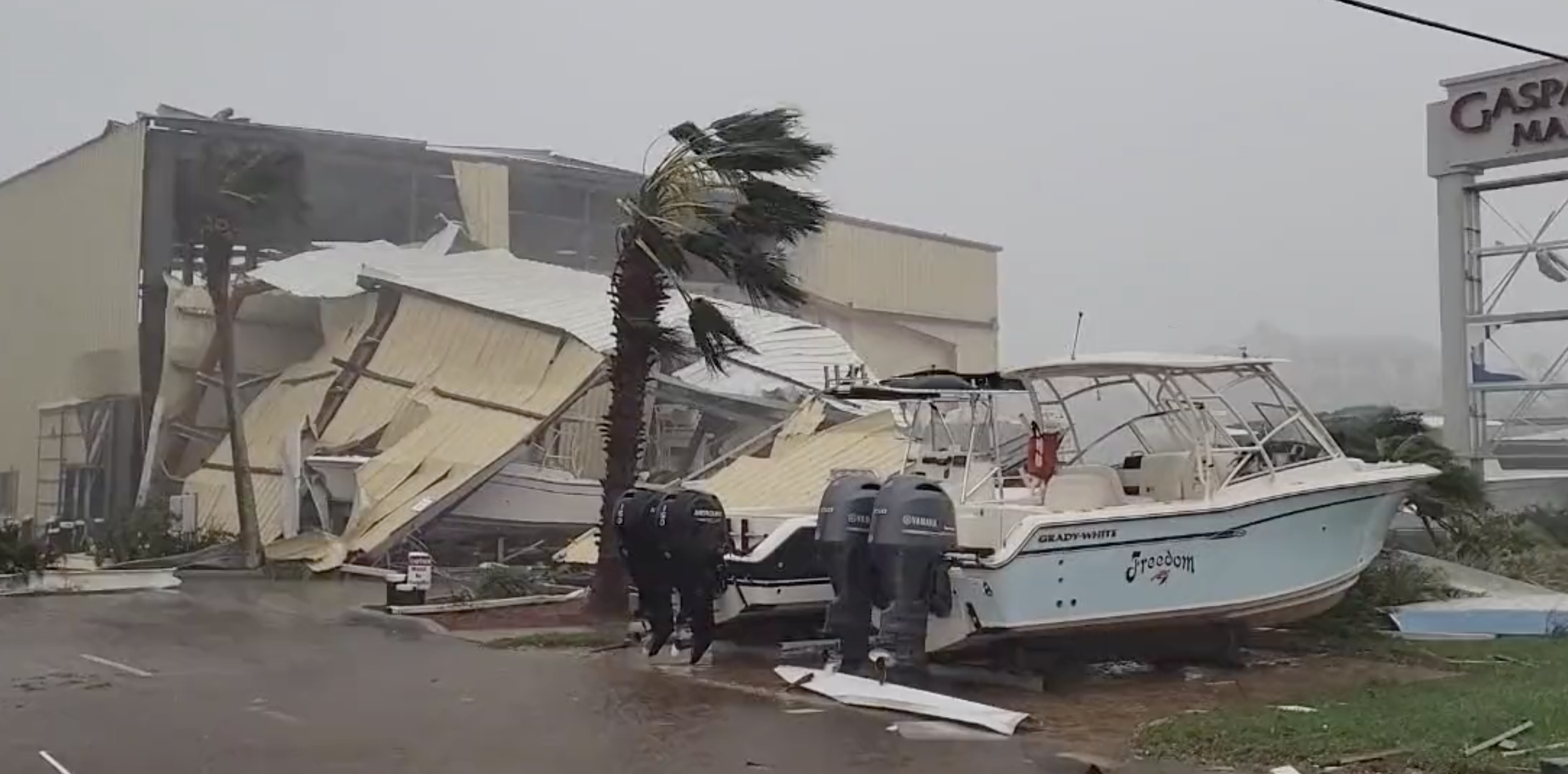 巨獸級颶風「伊恩」（Monster Hurricane）登陸美國佛羅里達州，造成重大災害。（翻攝Mike's Weather Page推特）