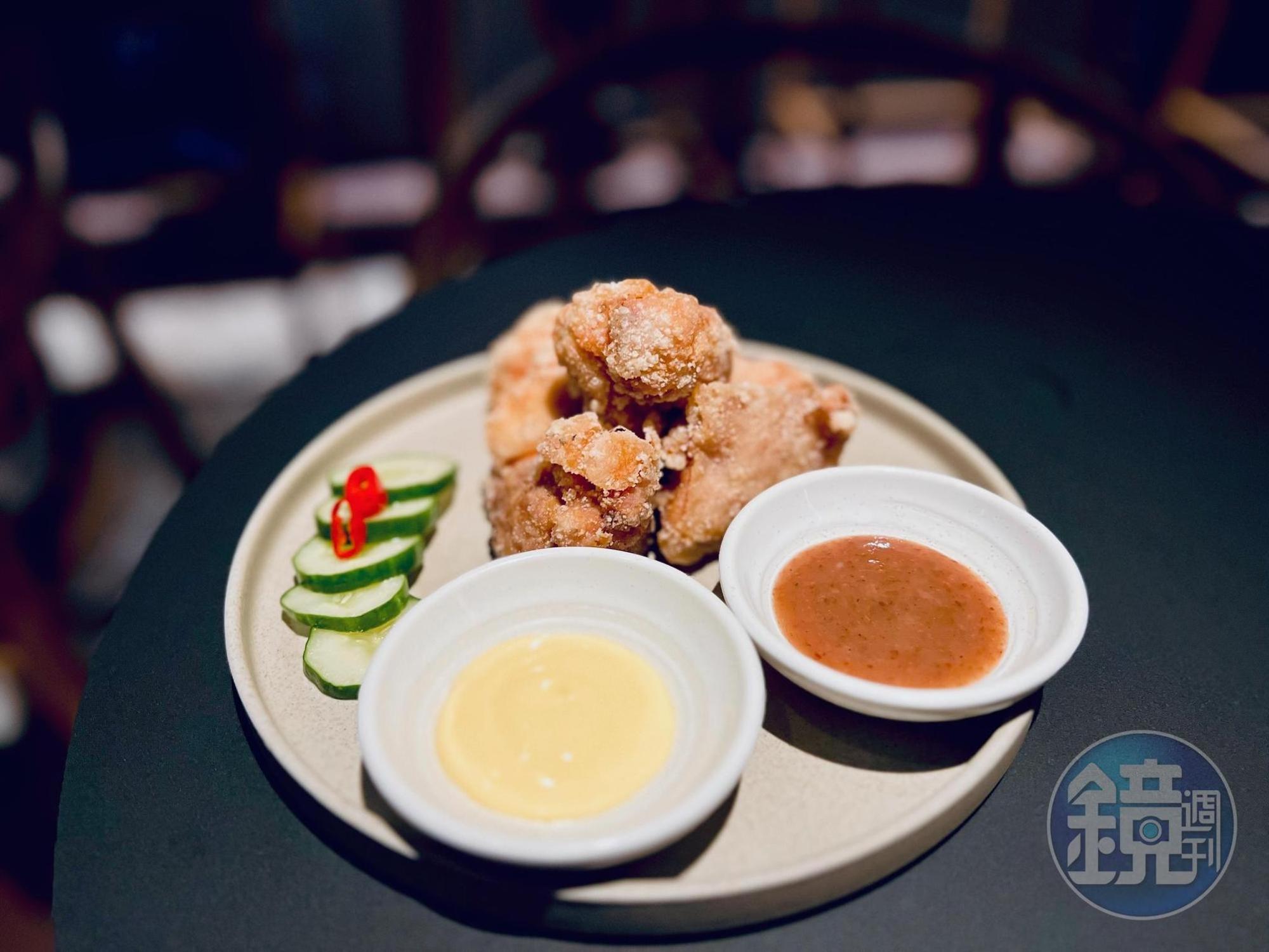 「松式烏龍梅子炸雞」酥脆多汁，搭配加入烏龍茶的梅子醬。