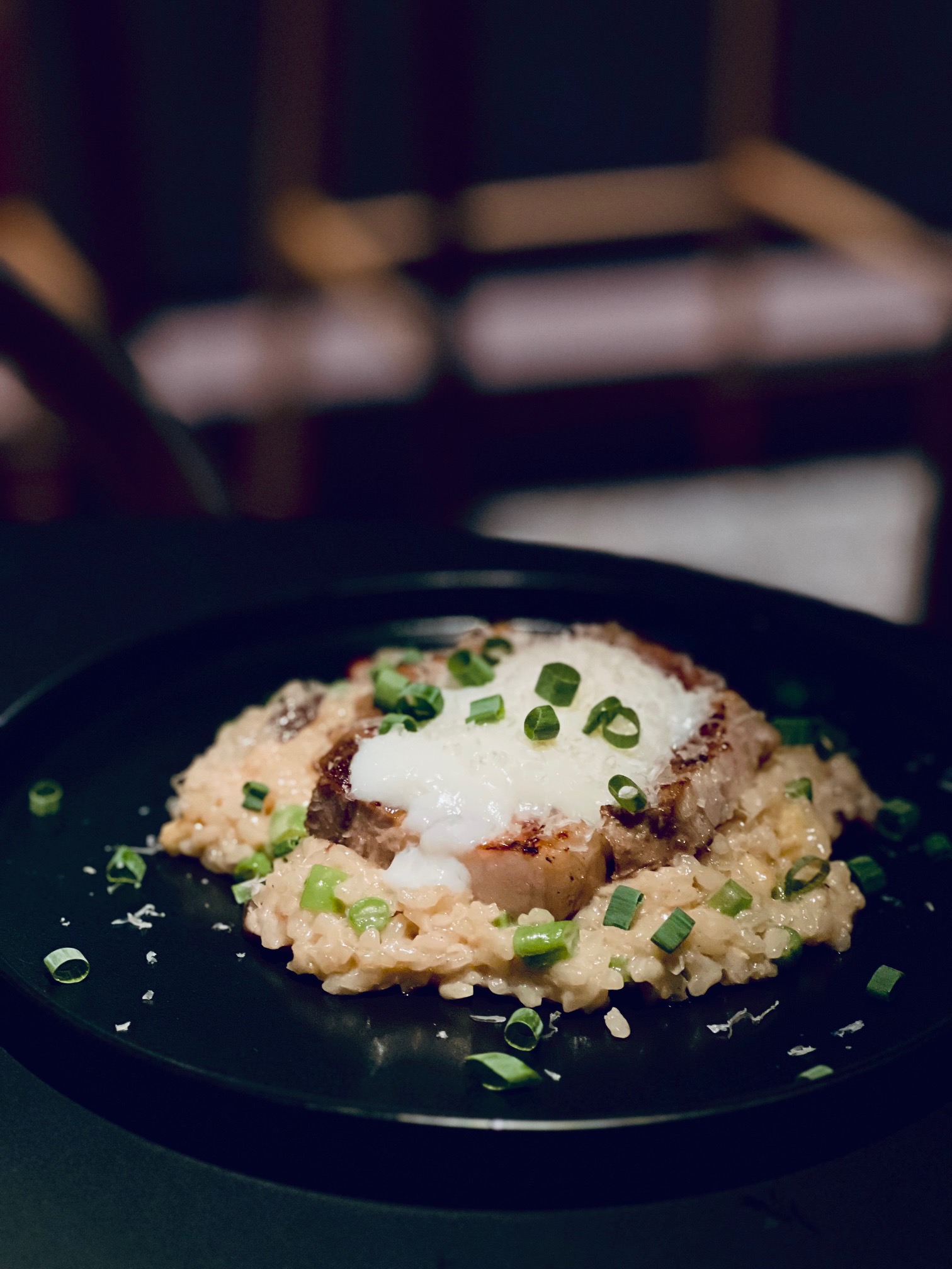 「鹹豬肉燉飯」搭配半熟蛋,濃郁綿密的口感一絕。