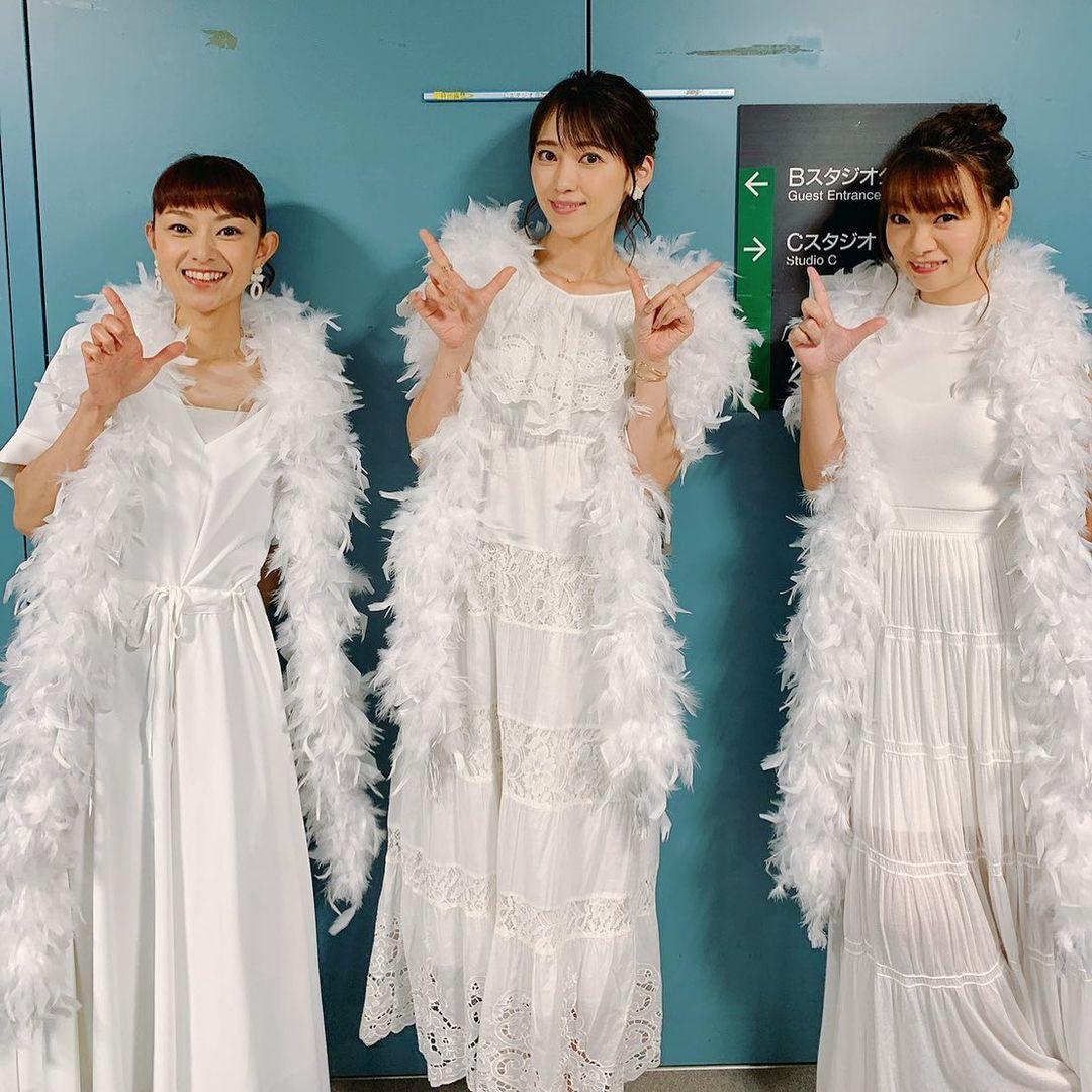 保田圭（右）雖已結婚生子，但仍不時會和早安少女組的戰友們如石黑彩（左）、飯田圭織登台演出。（翻攝自保田圭Instagram）