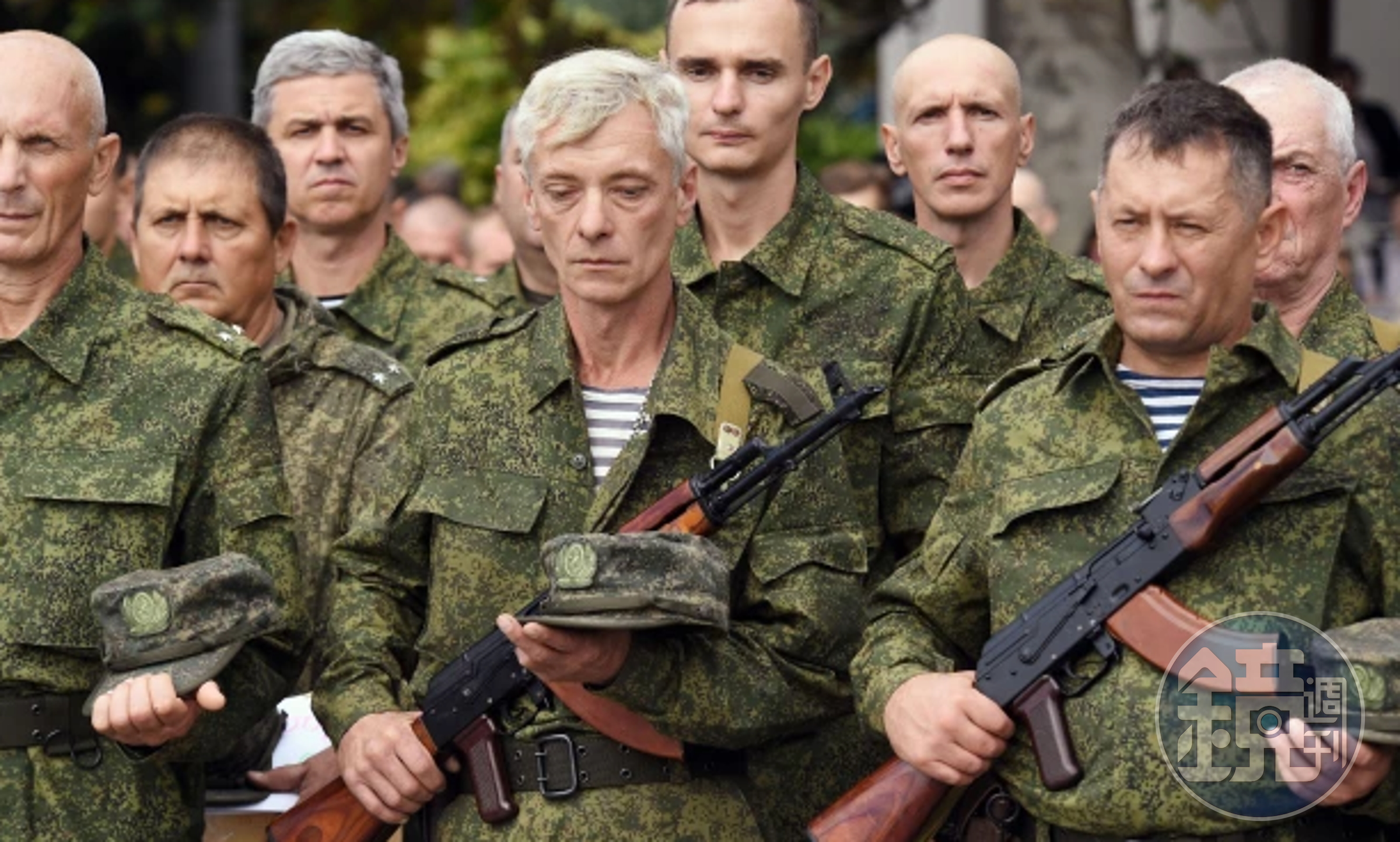 這群後備軍人臉上寫滿倦容。（翻攝自太陽報）