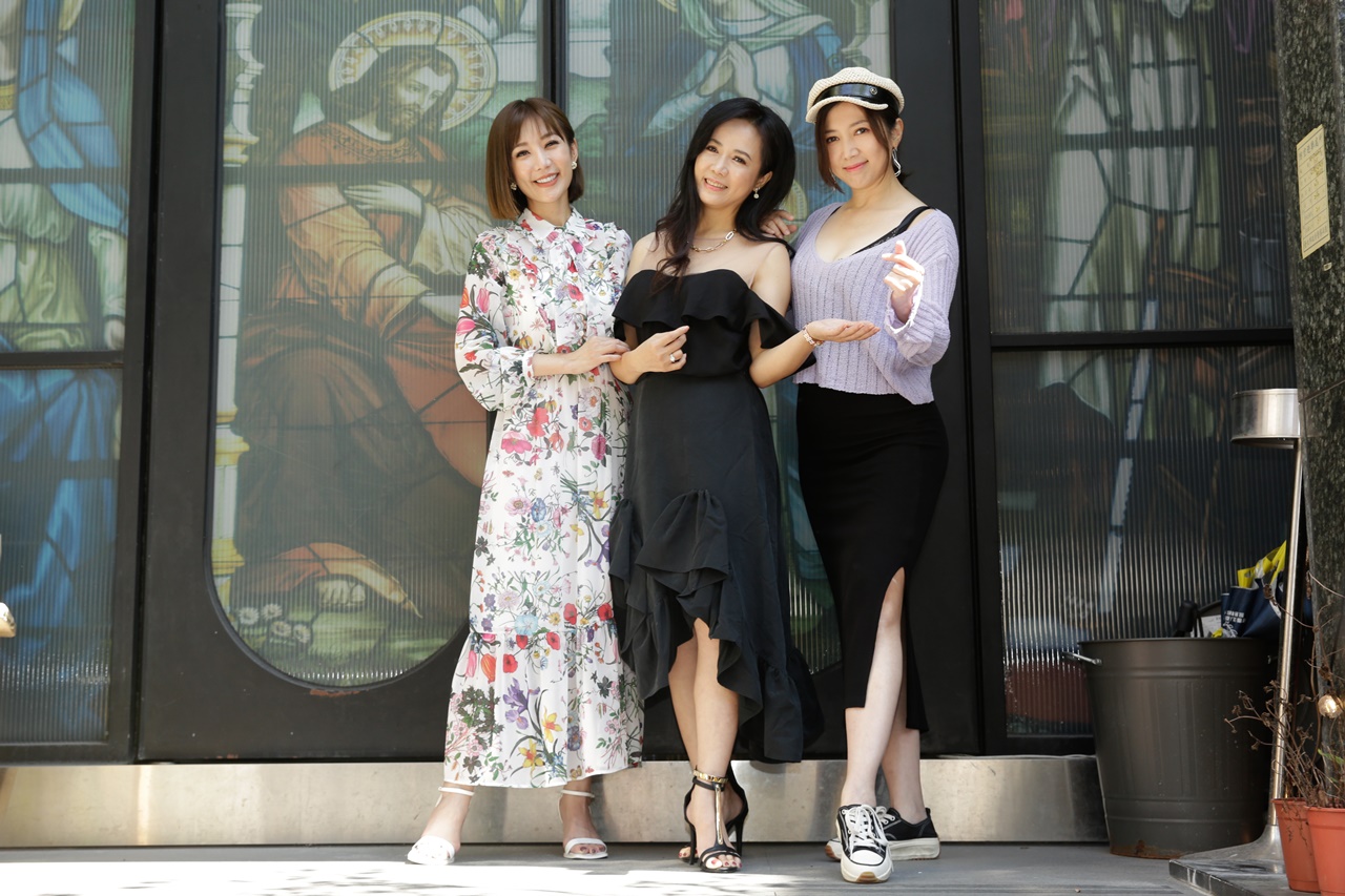 羅巧倫、陳仙梅、廖家儀在戲裡飾演學生時代姐妹淘。